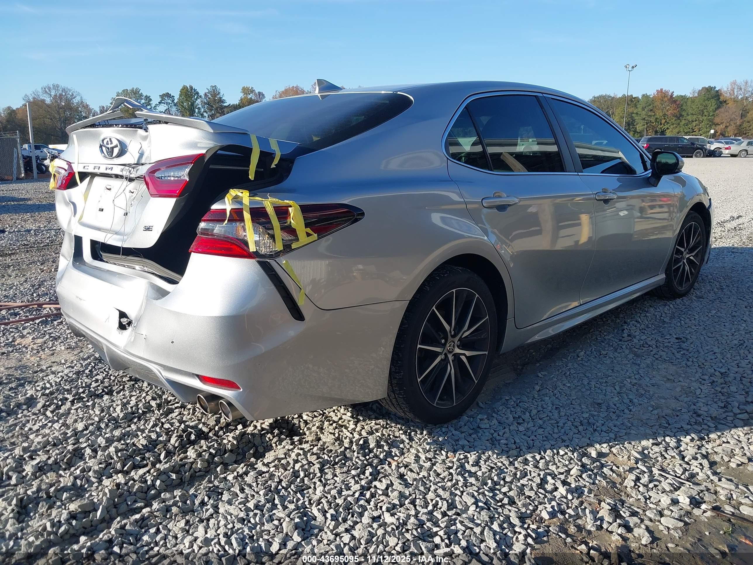TOYOTA CAMRY image 4