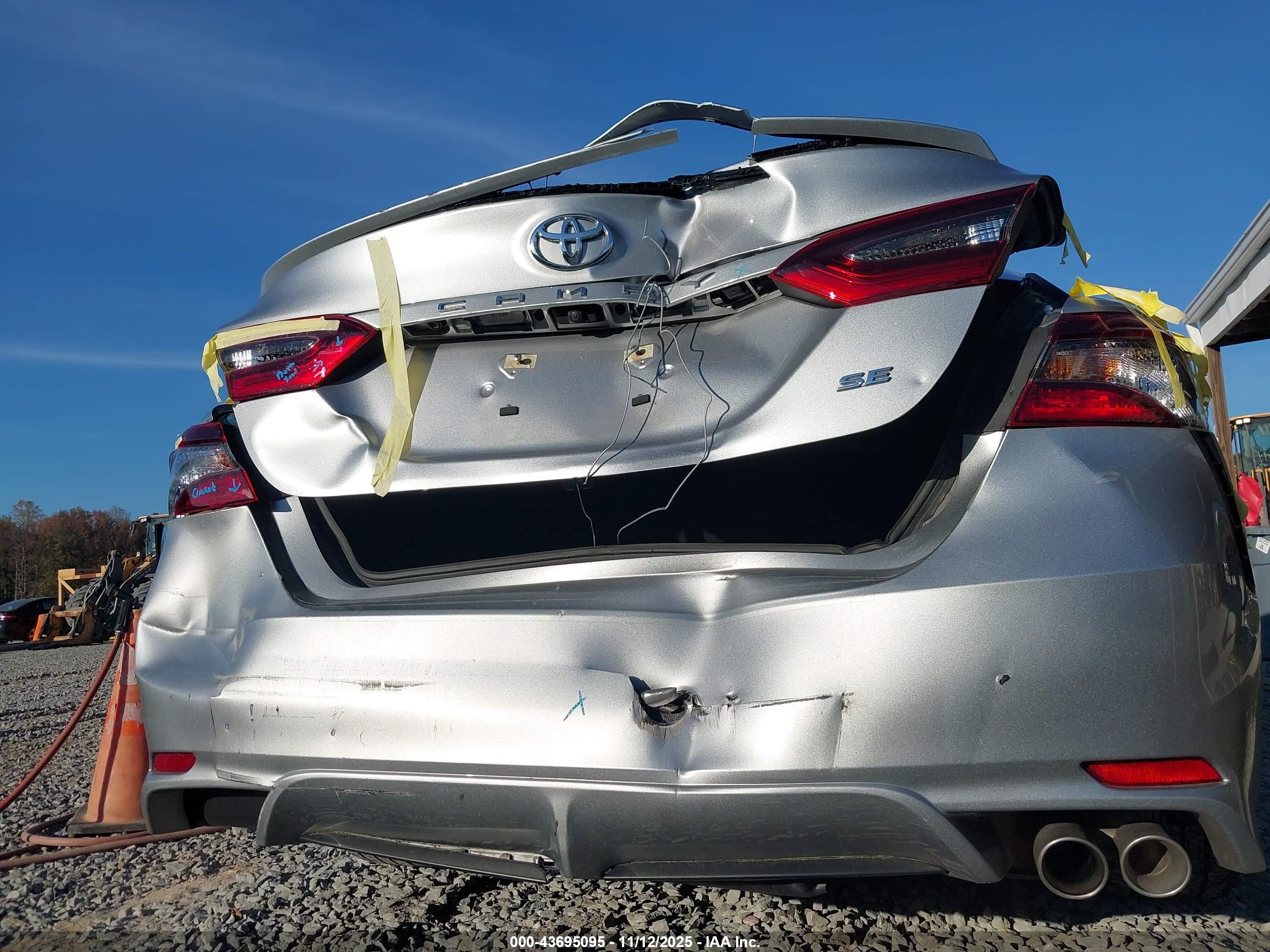 TOYOTA CAMRY image 6