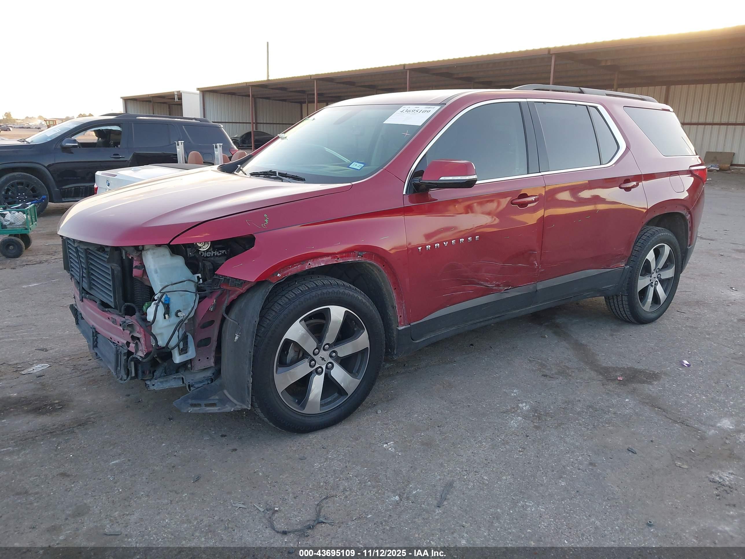 CHEVROLET TRAVERSE image 2