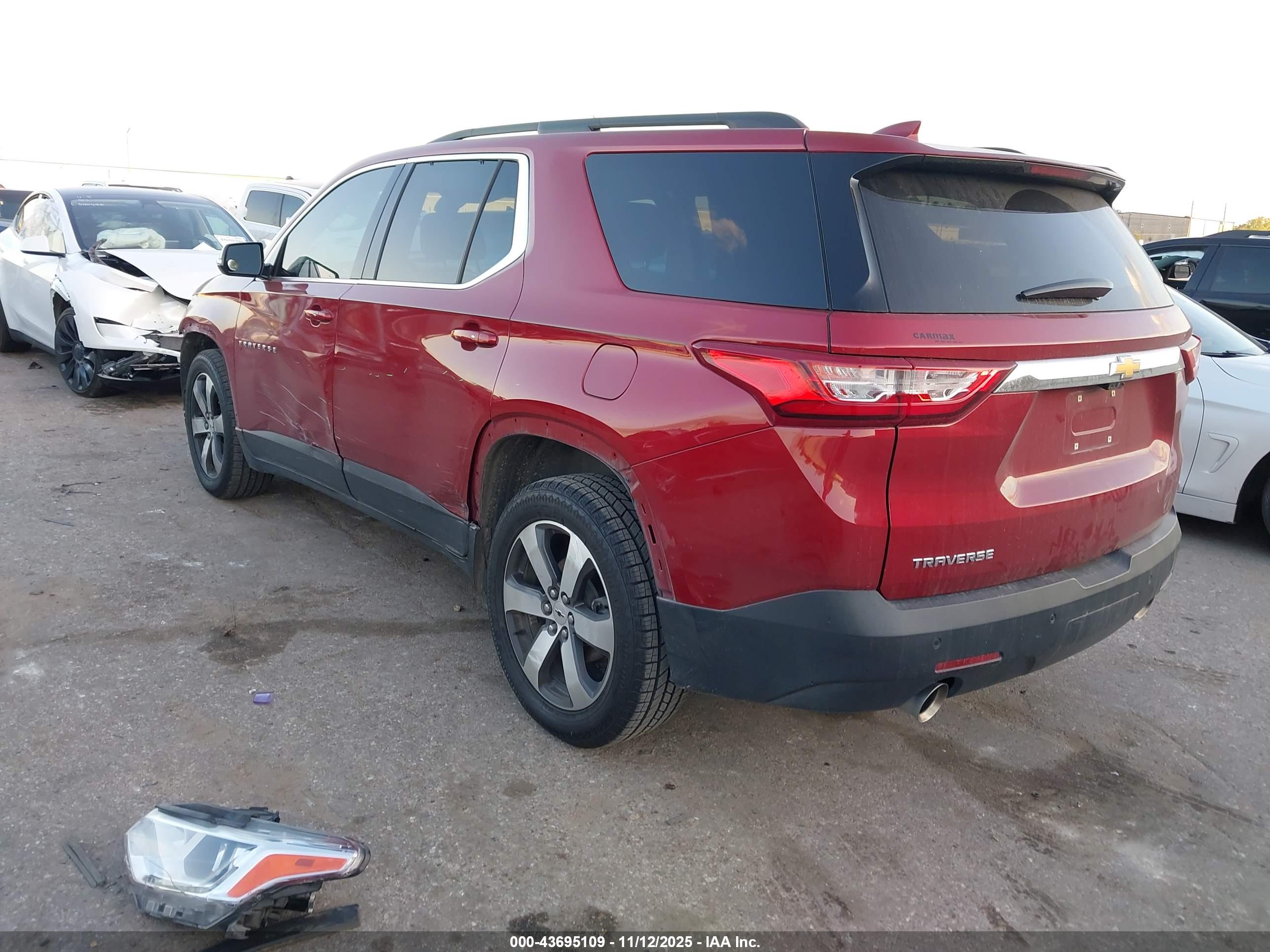 CHEVROLET TRAVERSE image 3