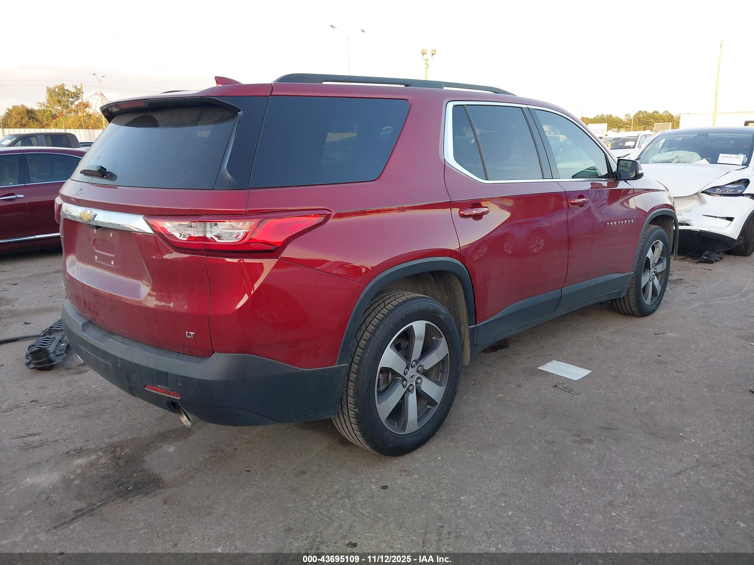 CHEVROLET TRAVERSE image 4