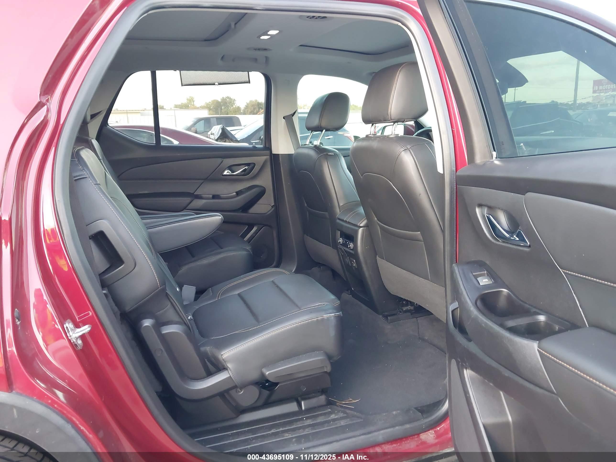 CHEVROLET TRAVERSE image 8