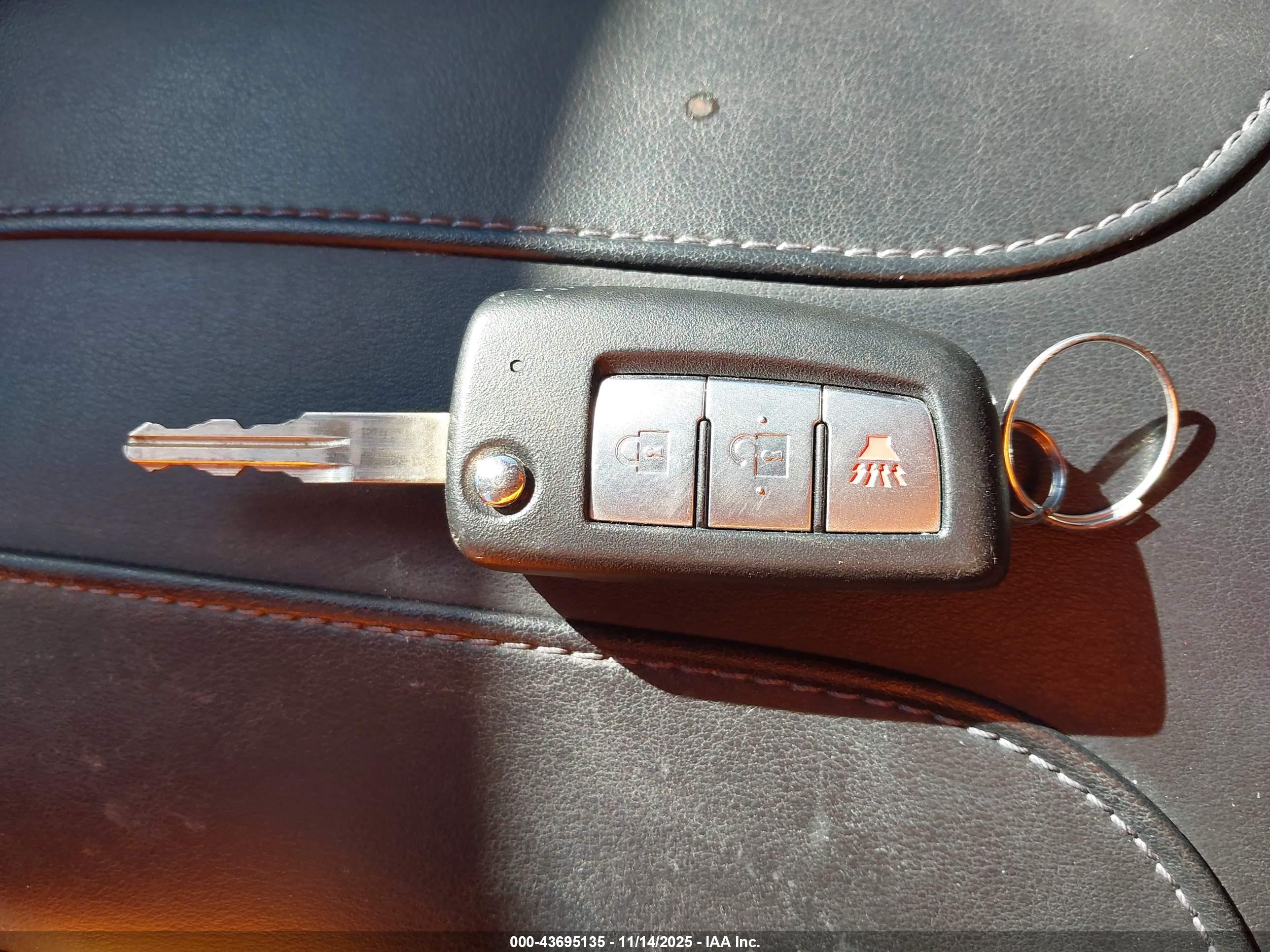 NISSAN ROGUE image 11