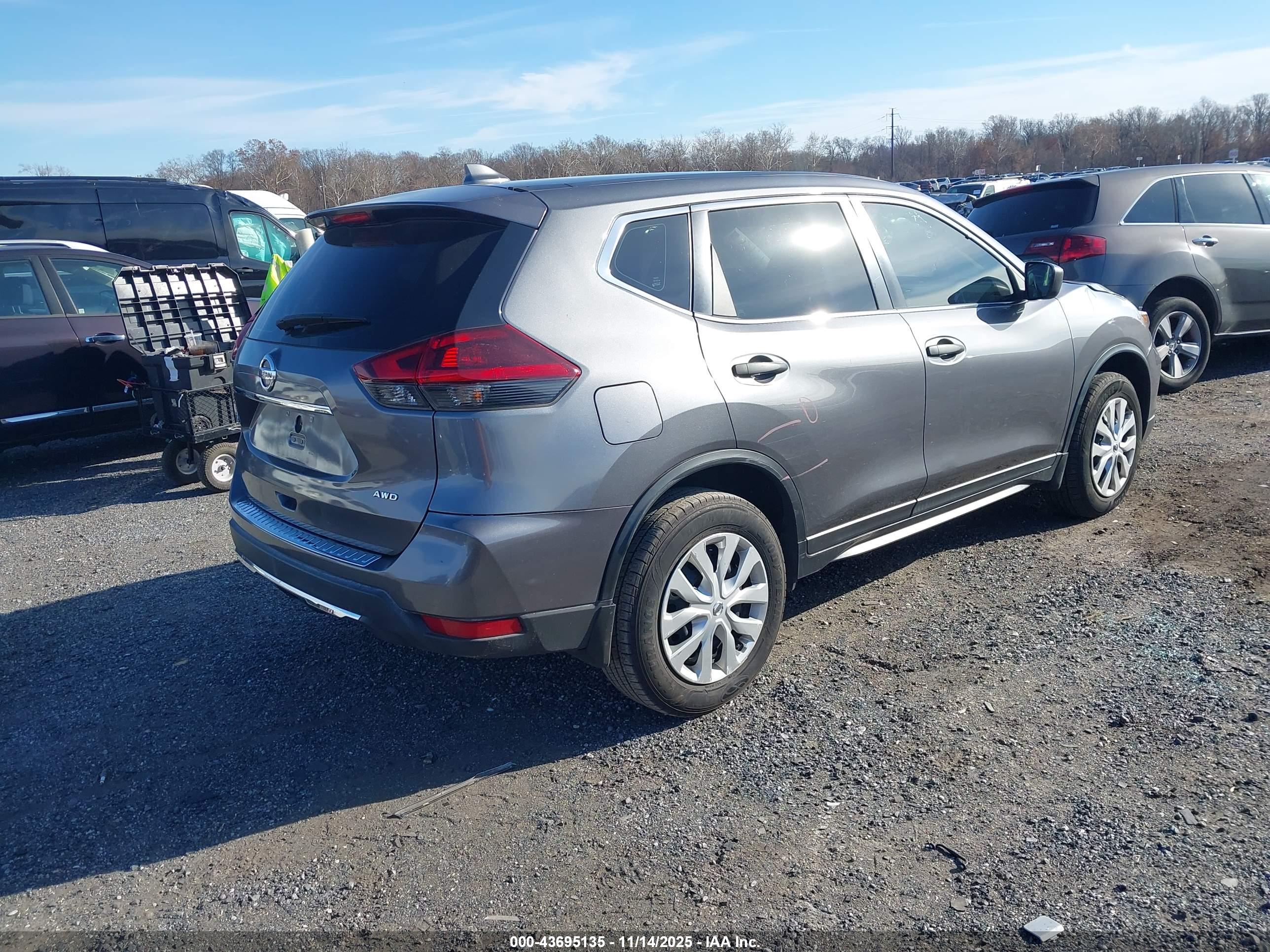 NISSAN ROGUE image 4