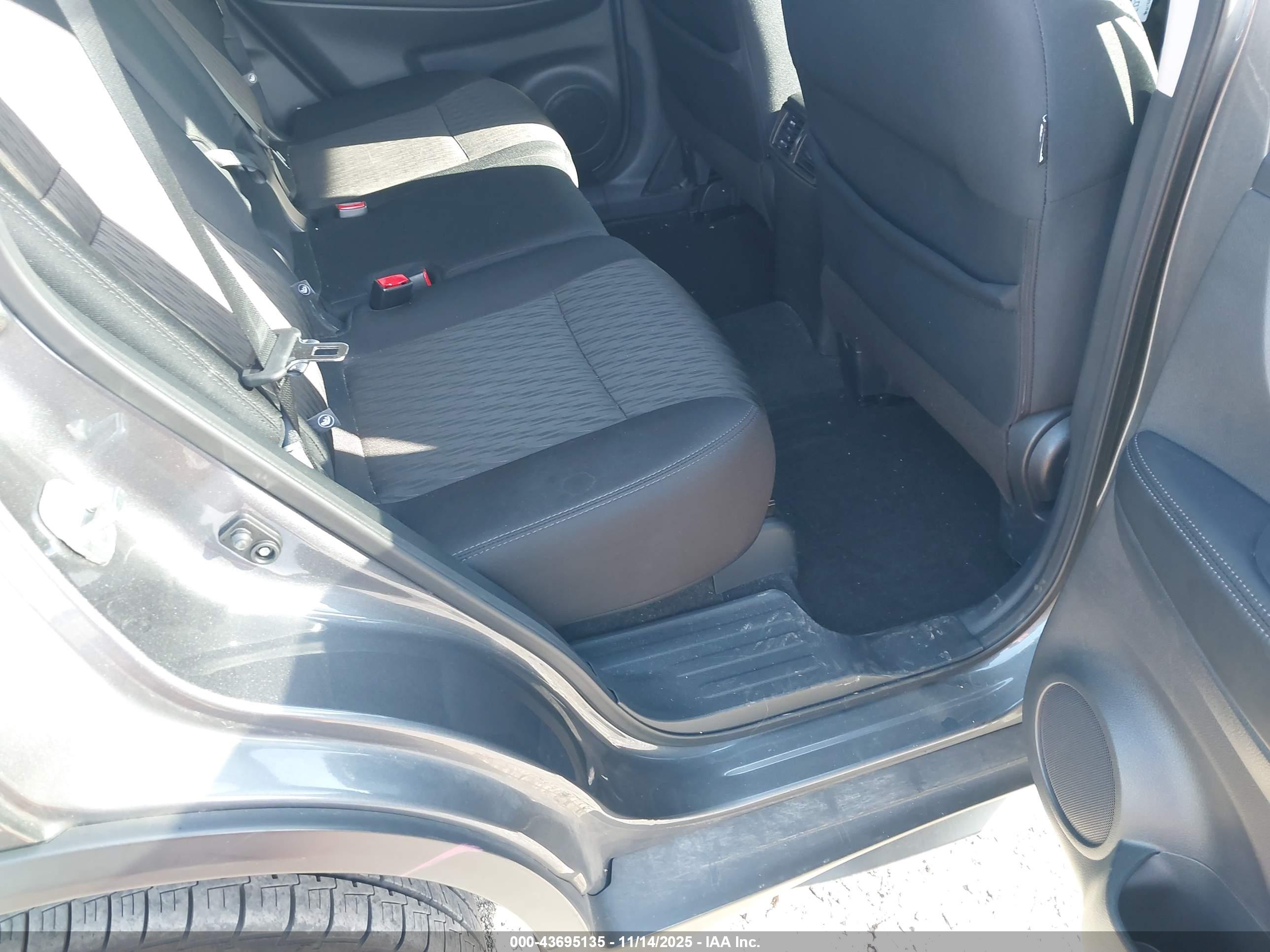 NISSAN ROGUE image 8