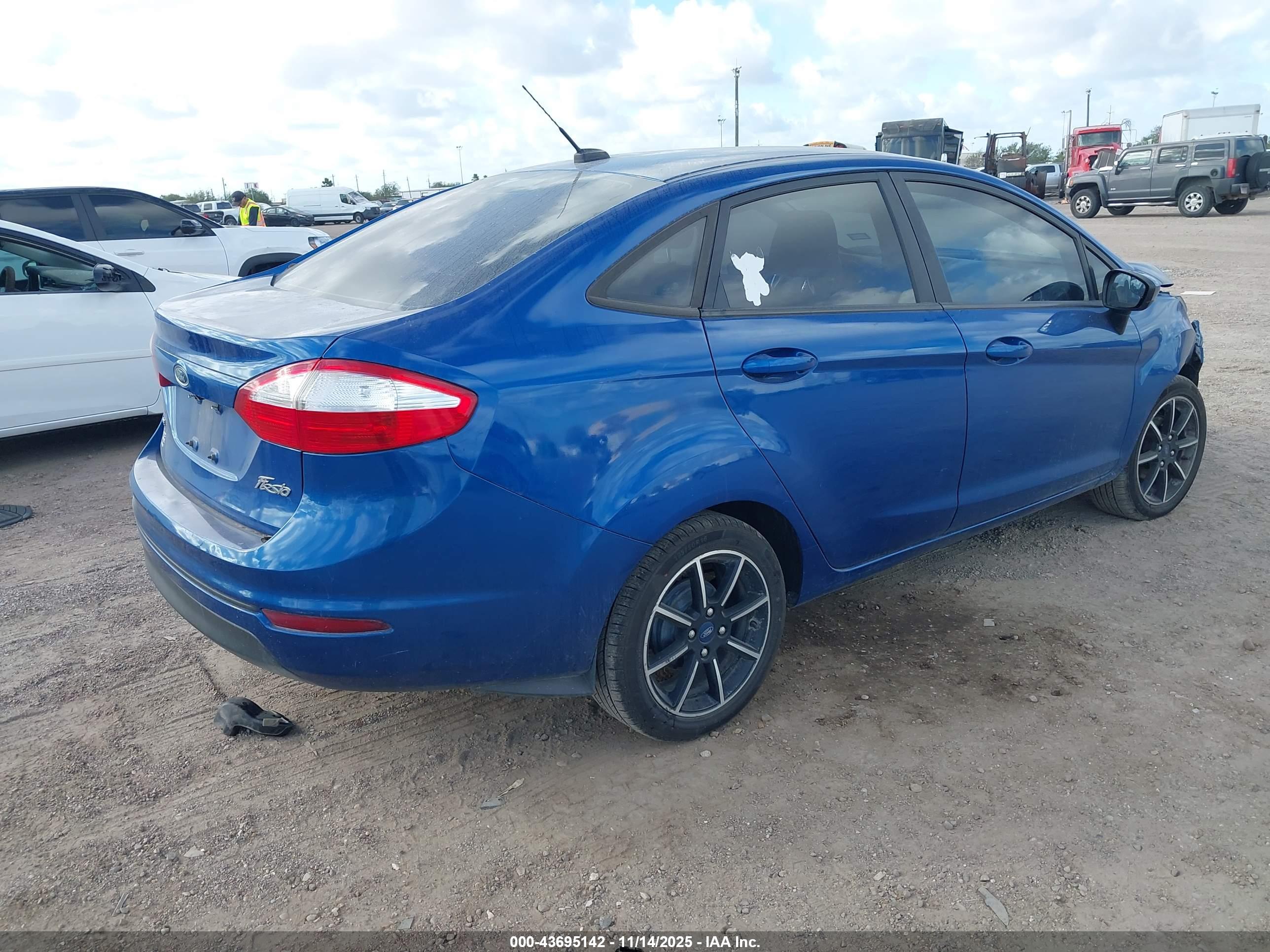 FORD FIESTA image 4