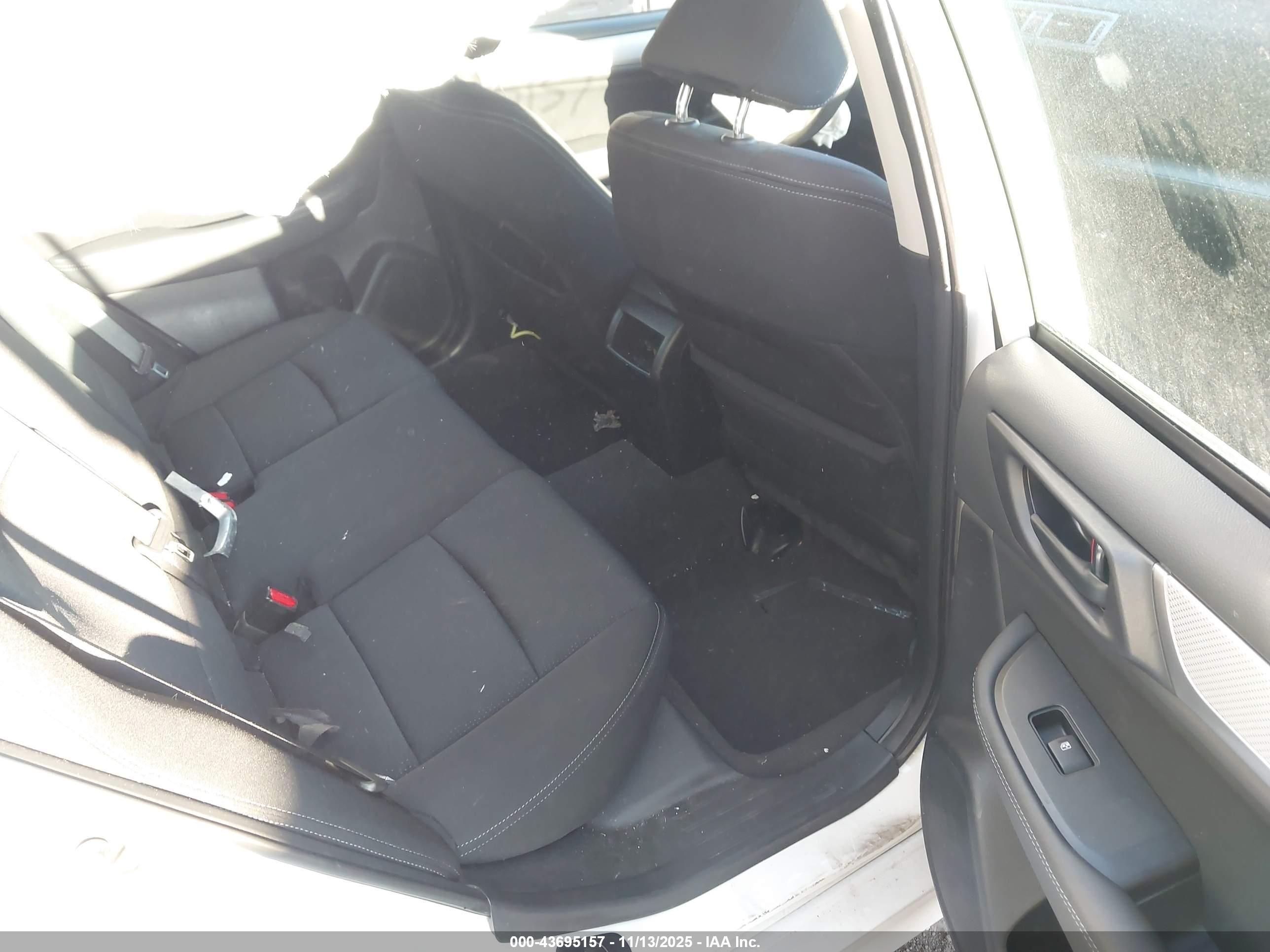 SUBARU LEGACY image 8