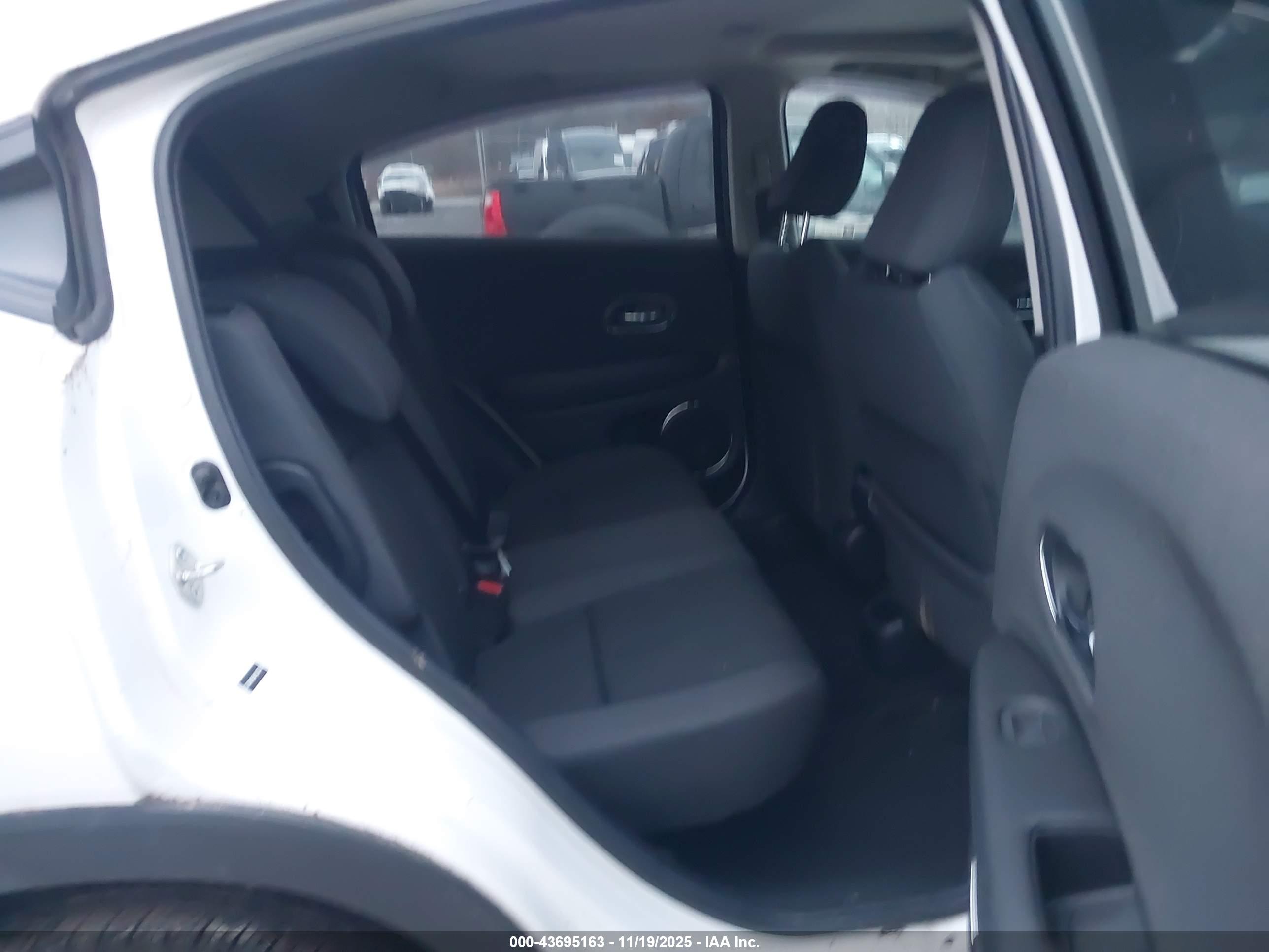 HONDA HR-V image 8