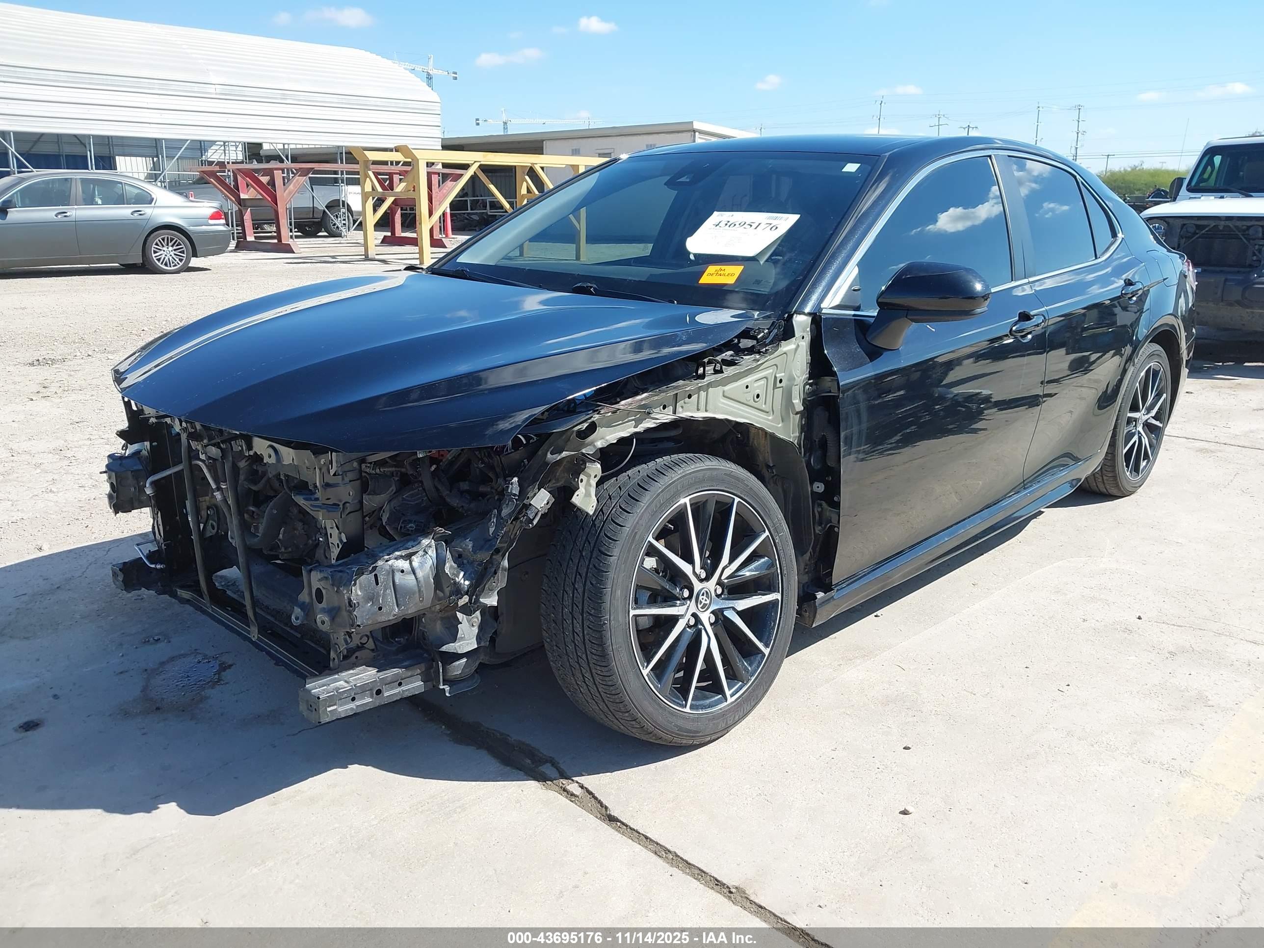 TOYOTA CAMRY image 2