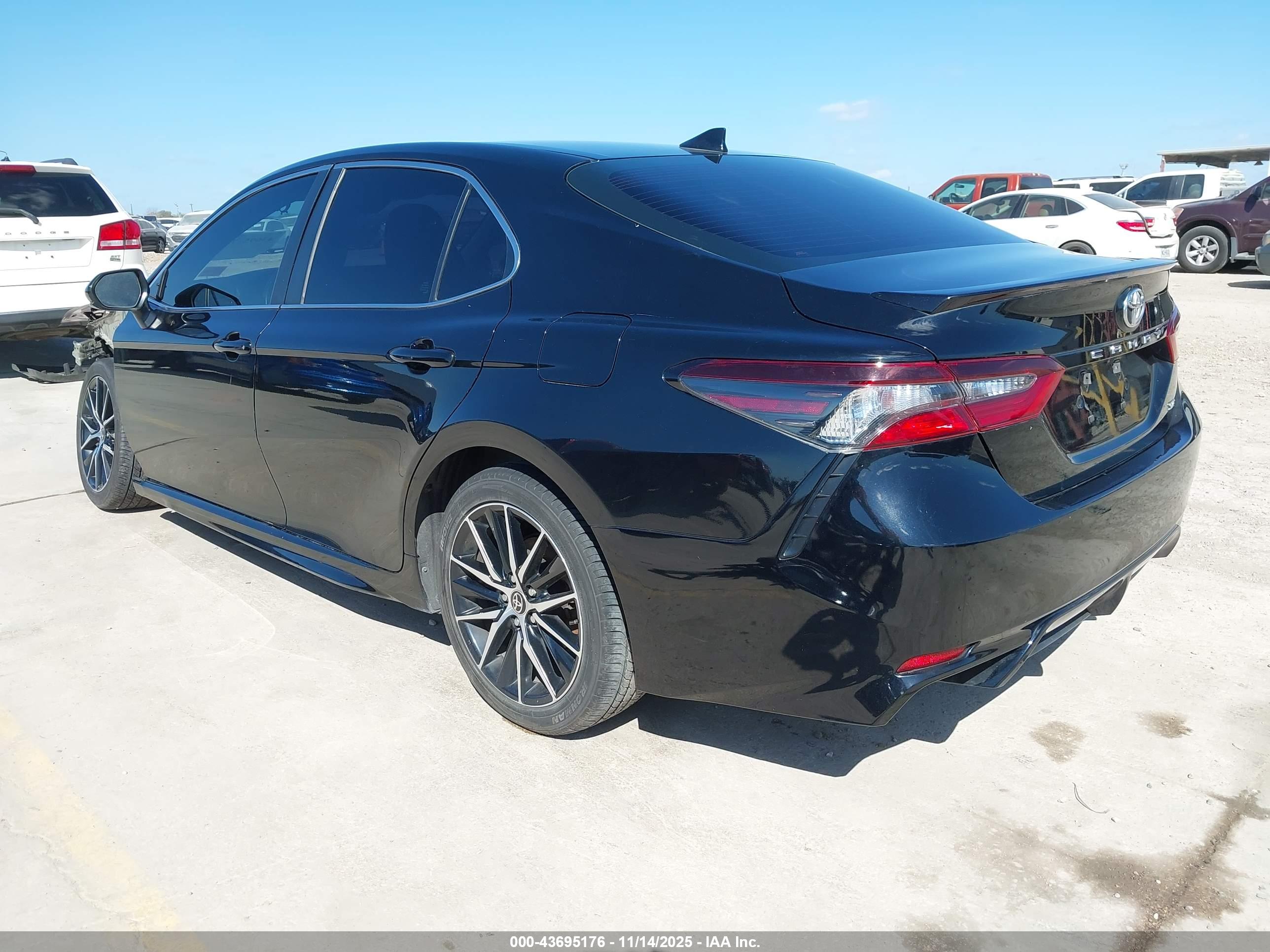 TOYOTA CAMRY image 3