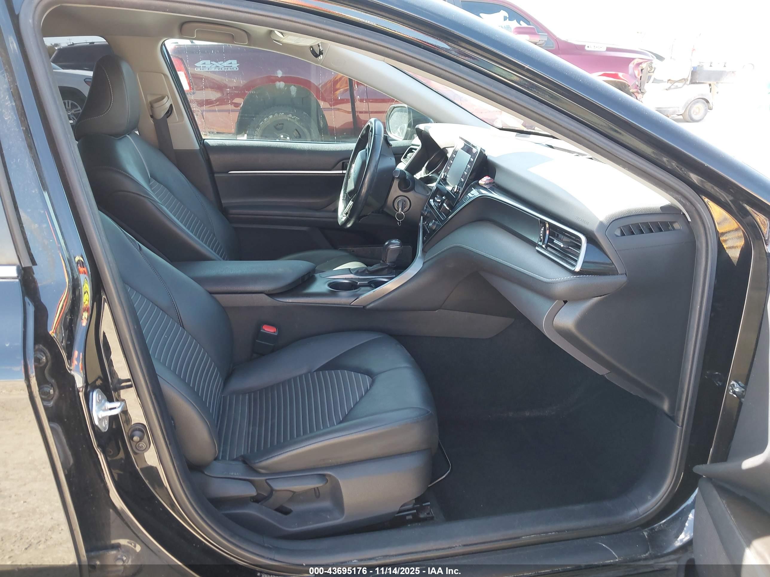 TOYOTA CAMRY image 5
