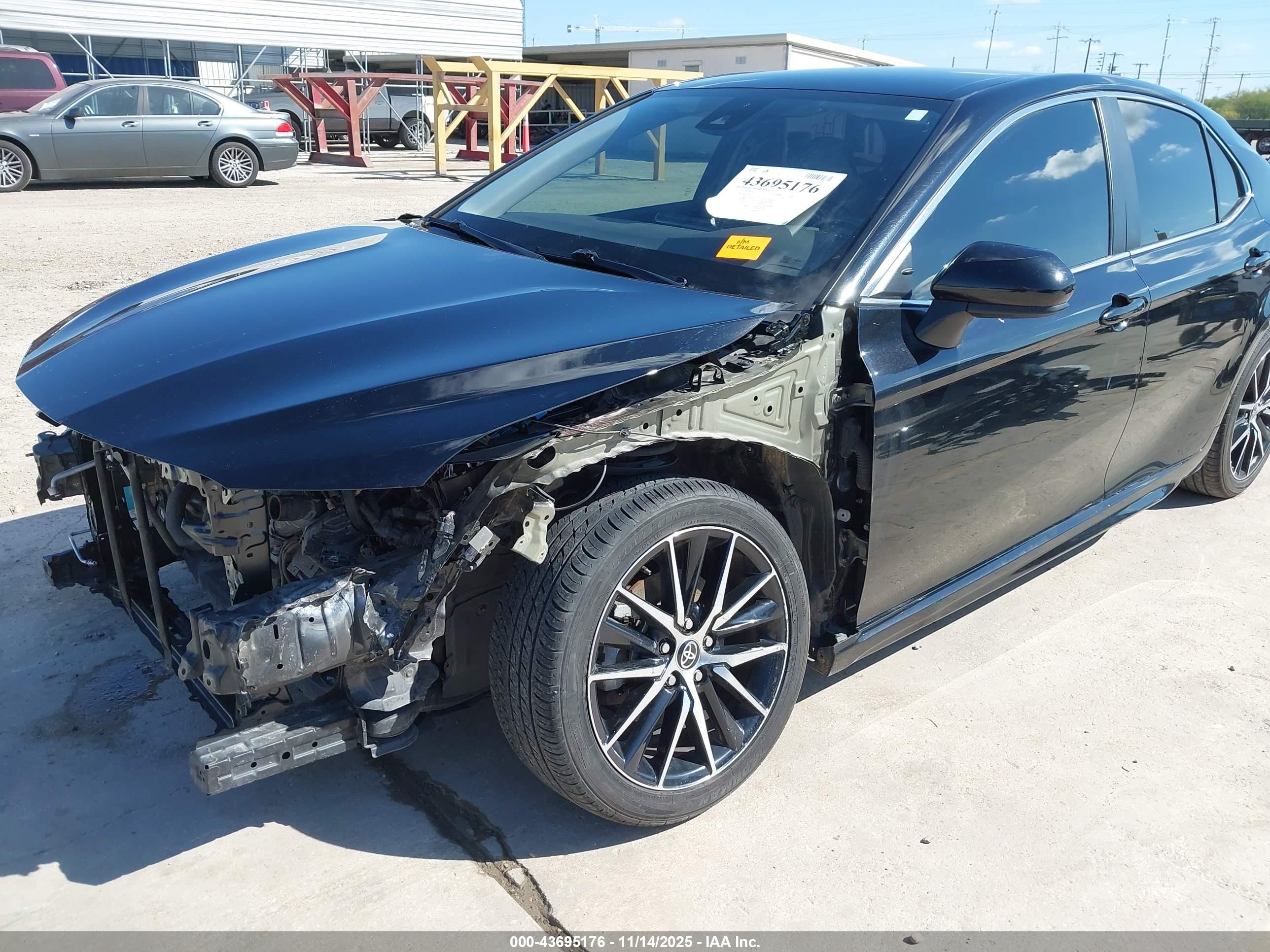 TOYOTA CAMRY image 6