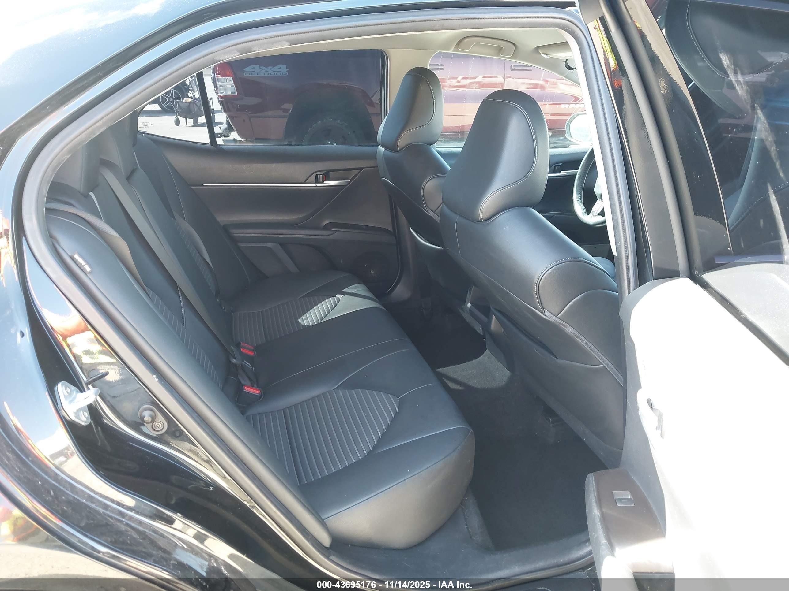 TOYOTA CAMRY image 8