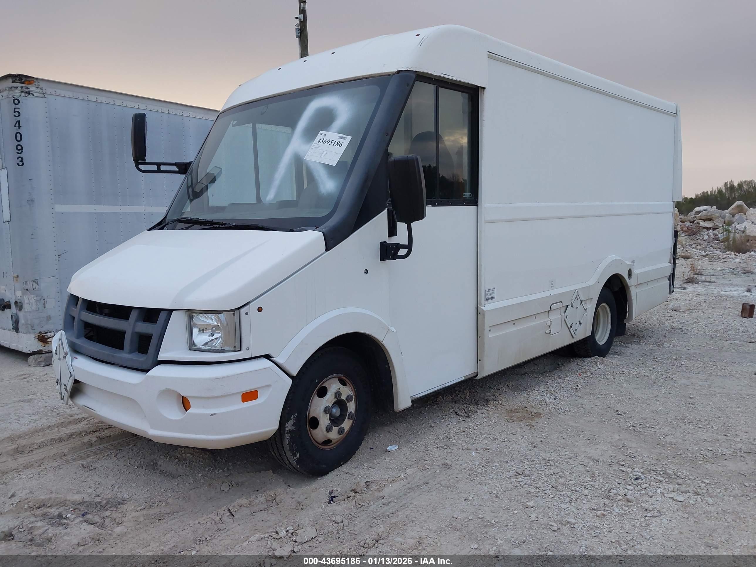 ISUZU NPR image 2