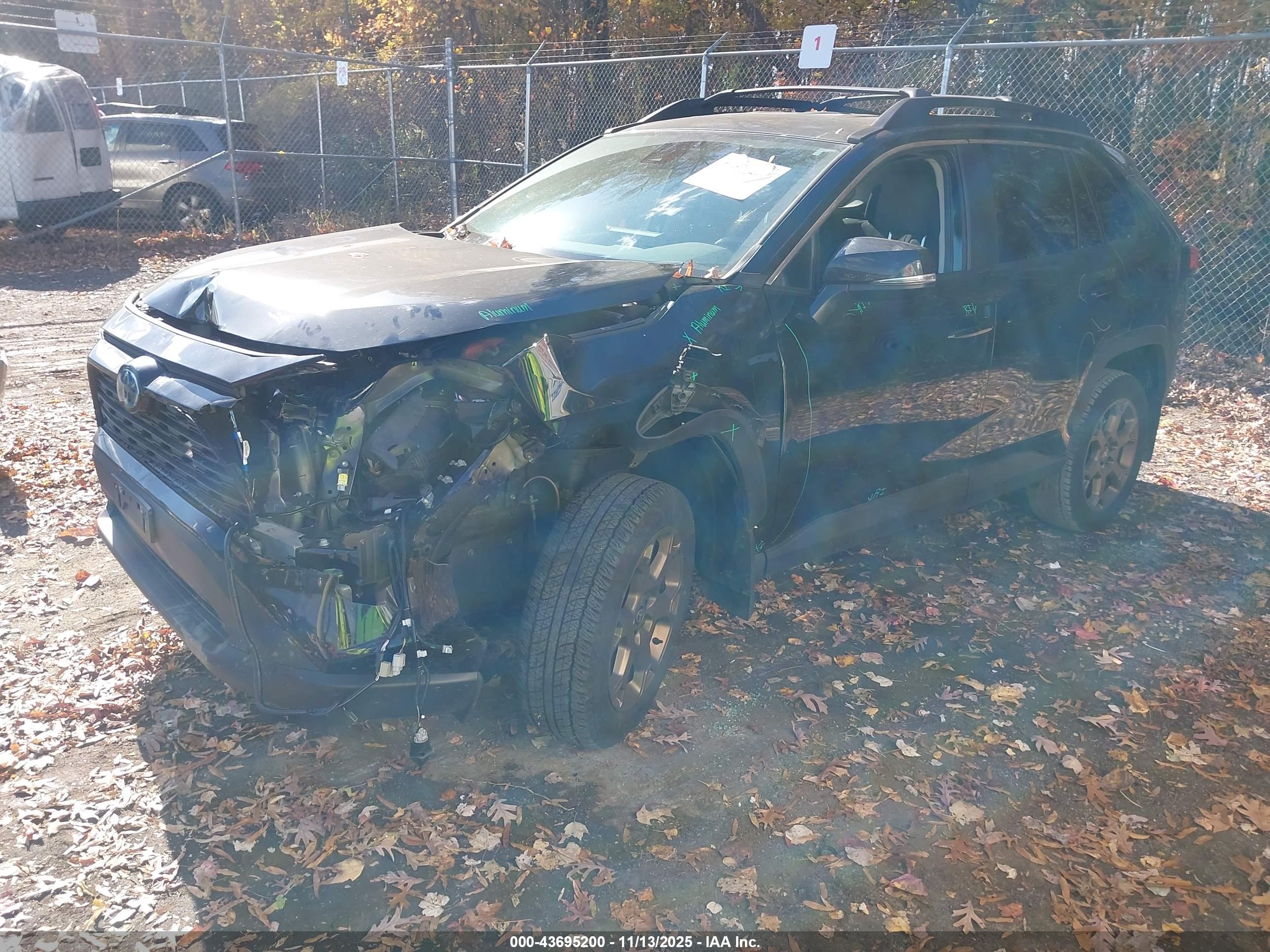 TOYOTA RAV4 image 2
