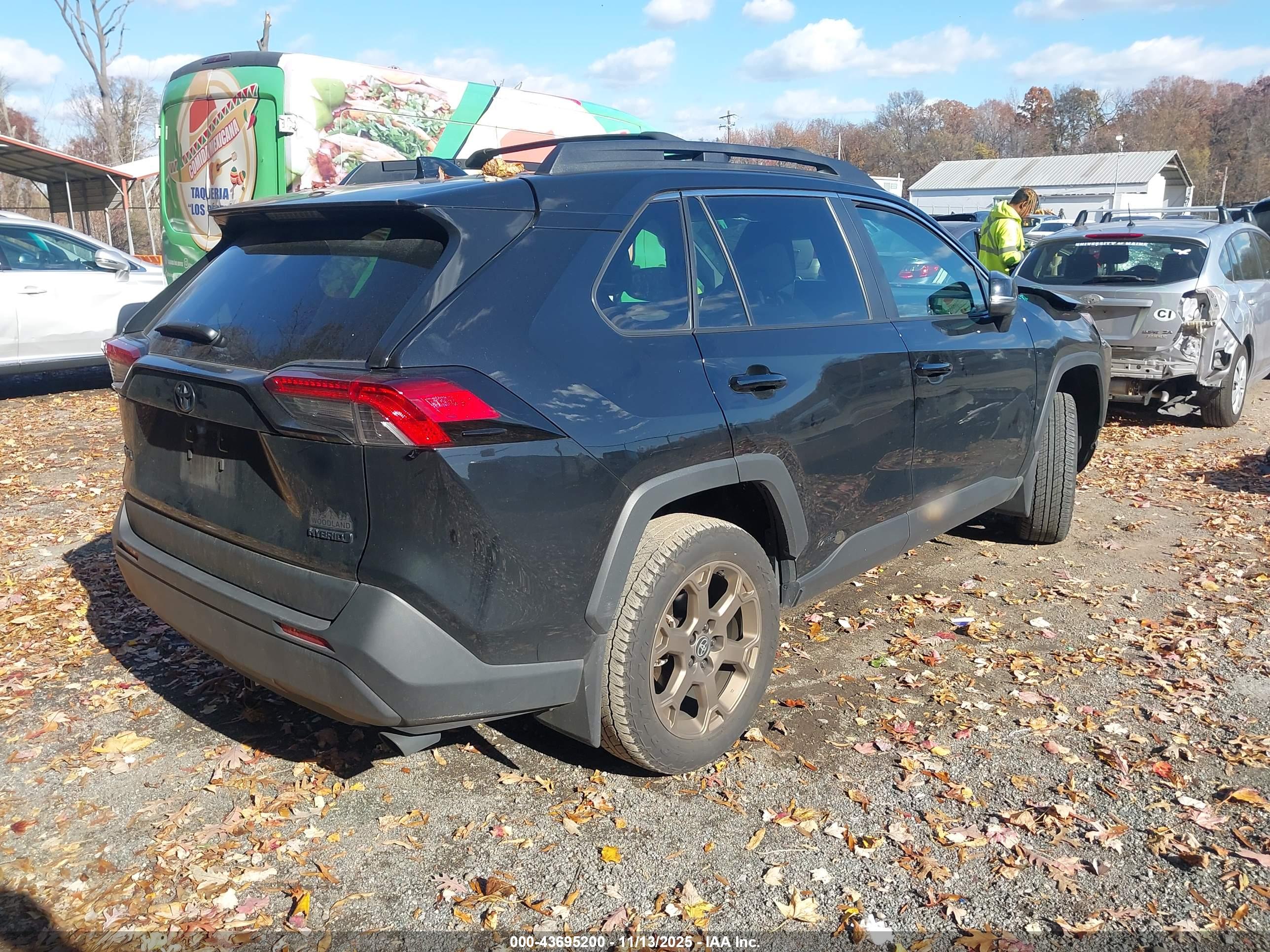 TOYOTA RAV4 image 4