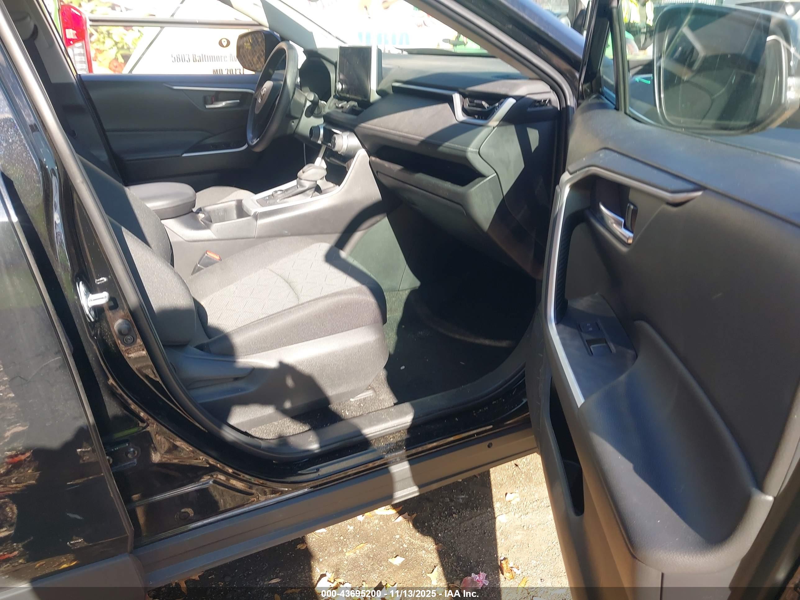 TOYOTA RAV4 image 5