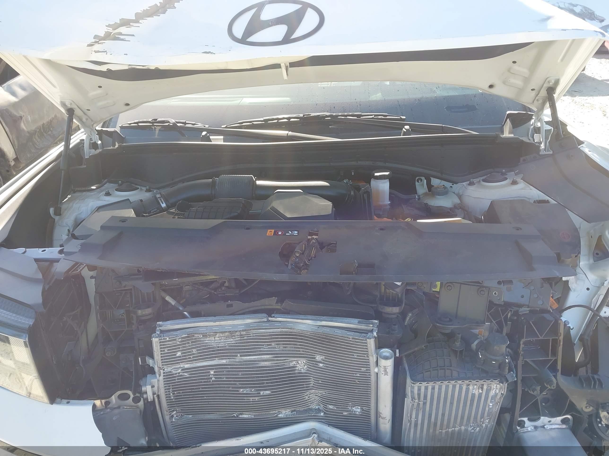 HYUNDAI SANTA image 10