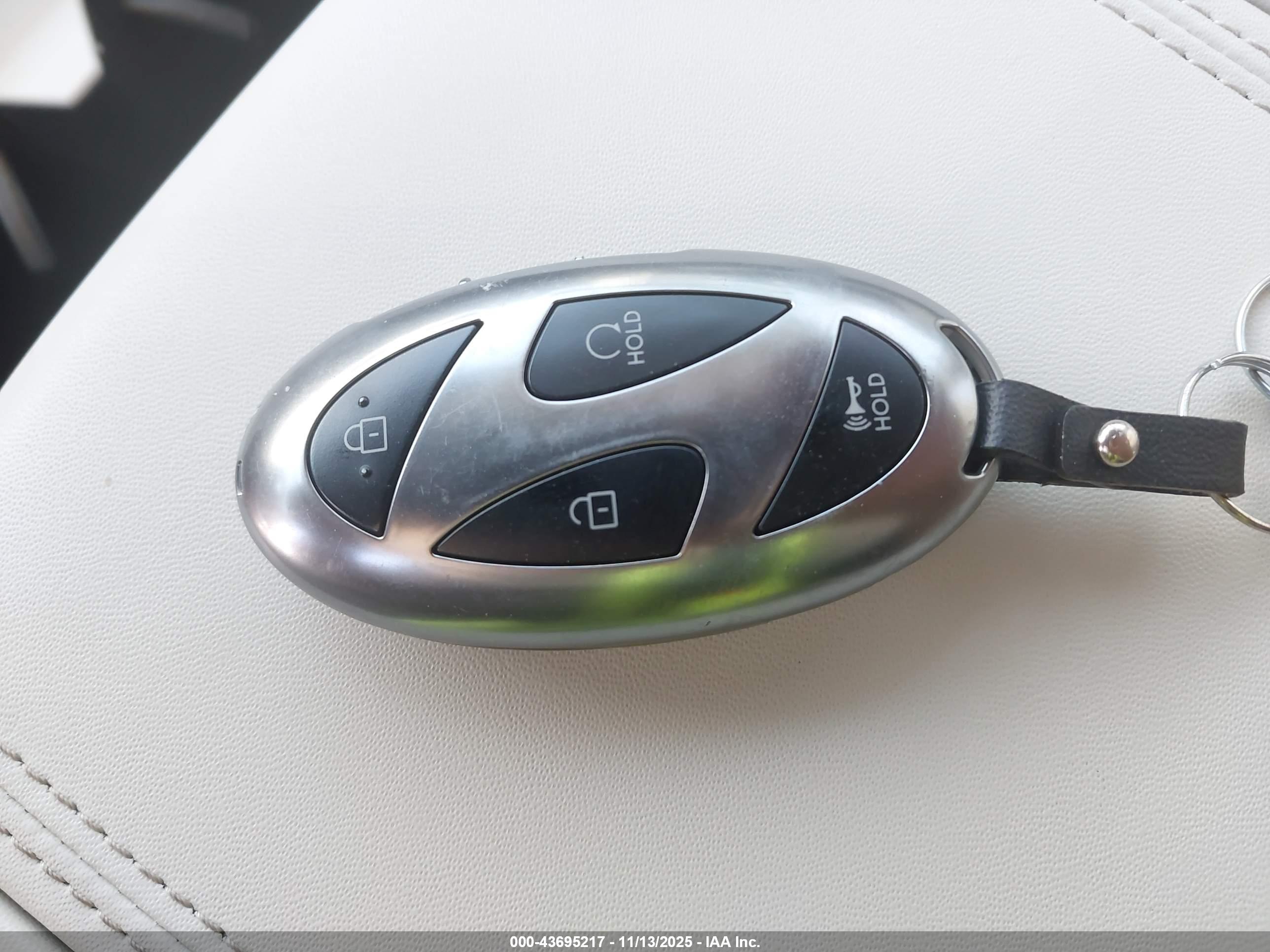 HYUNDAI SANTA image 11