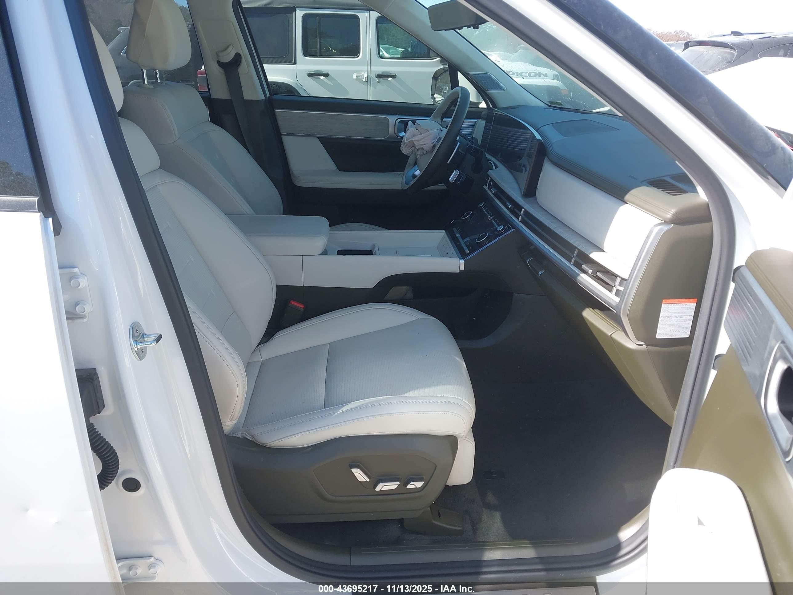 HYUNDAI SANTA image 5