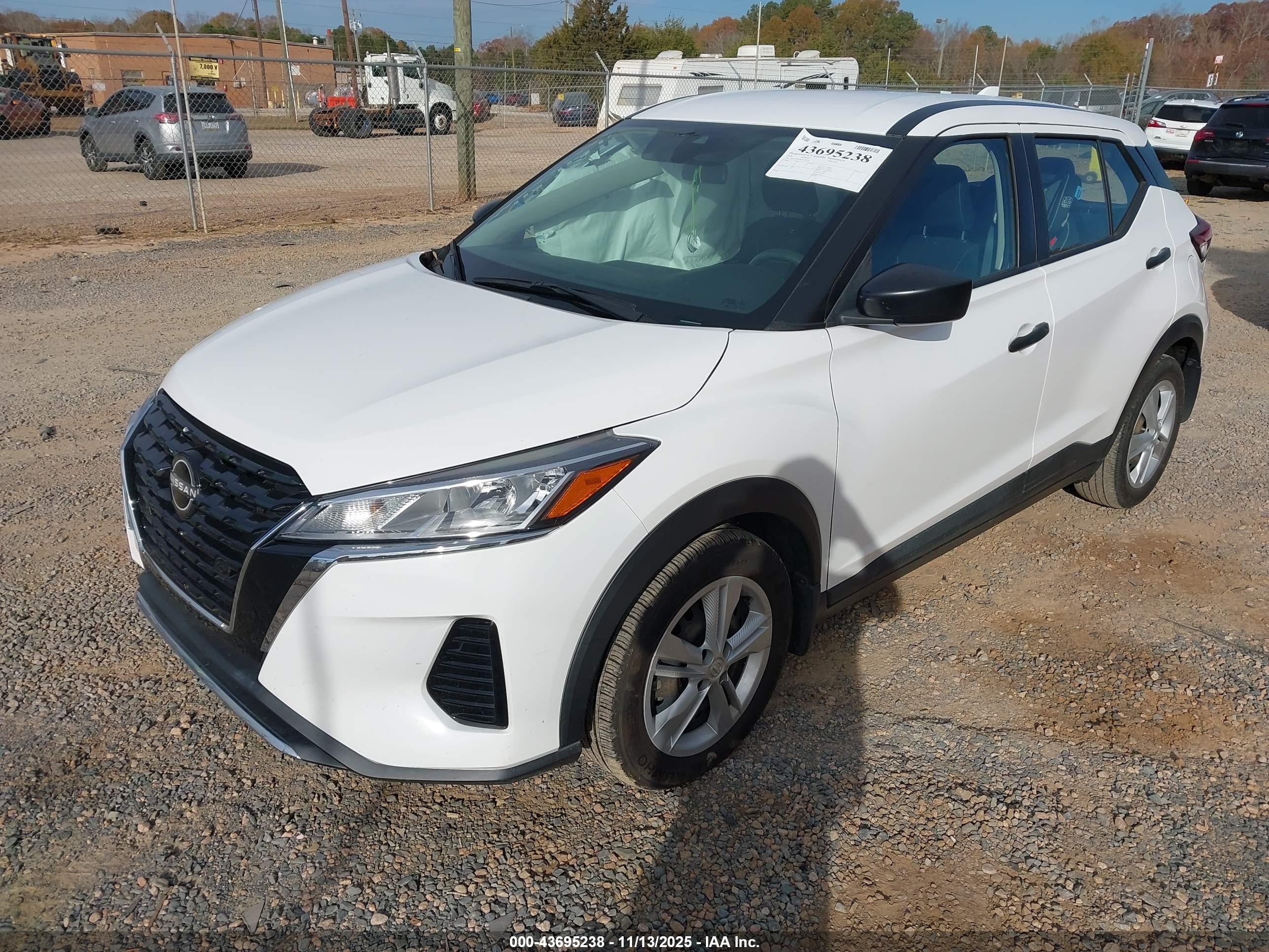 NISSAN KICKS image 2