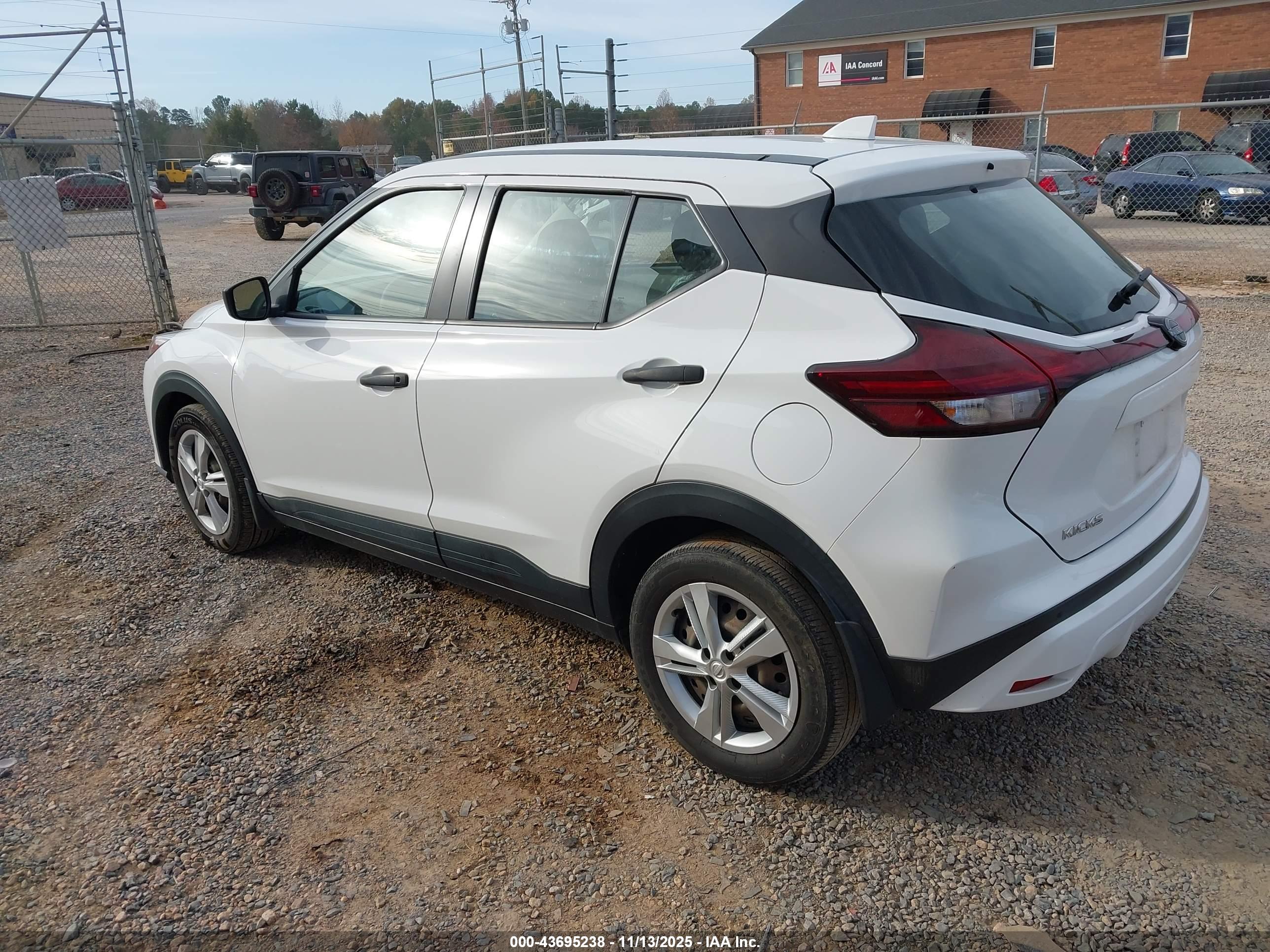 NISSAN KICKS image 3