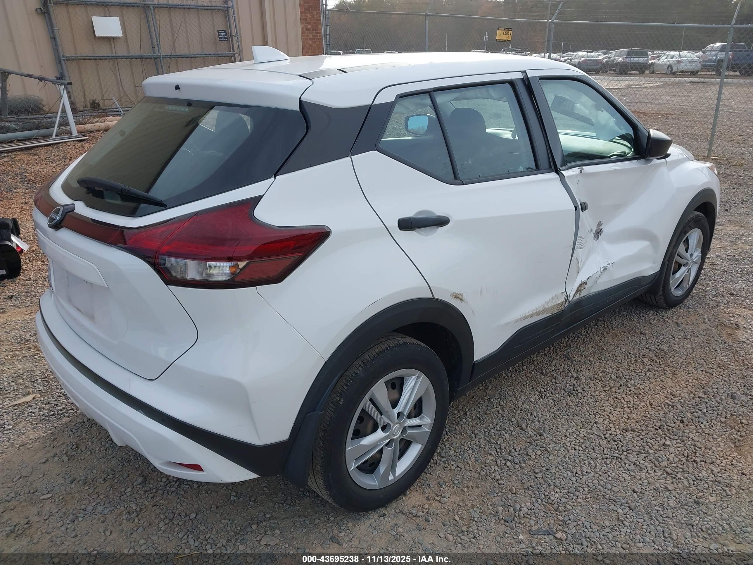NISSAN KICKS image 4