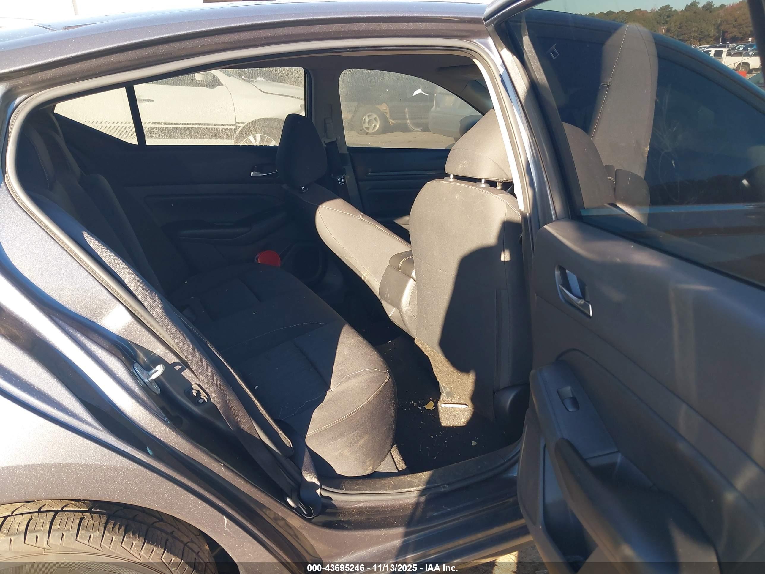 NISSAN ALTIMA image 8