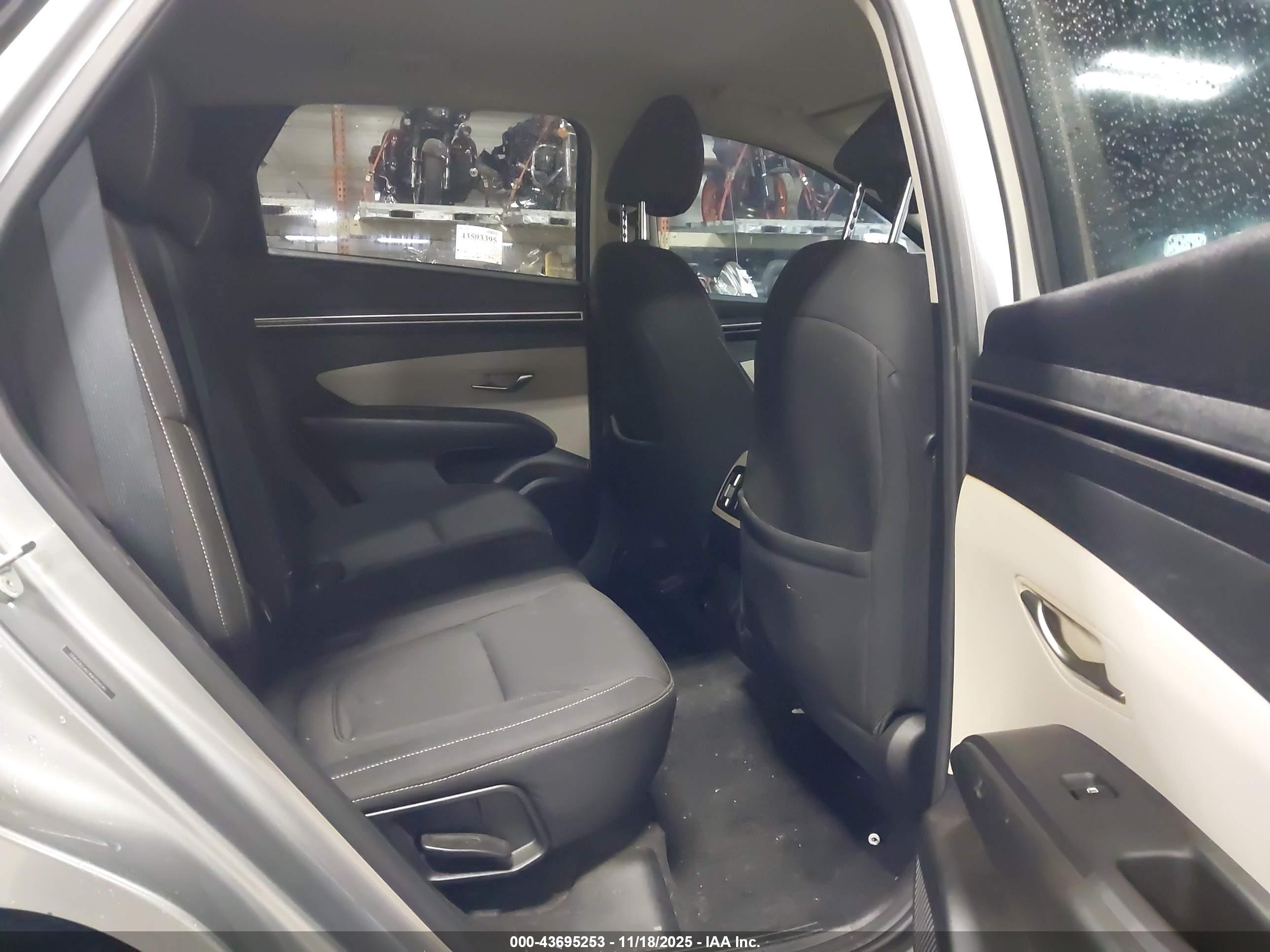 HYUNDAI TUCSON image 8