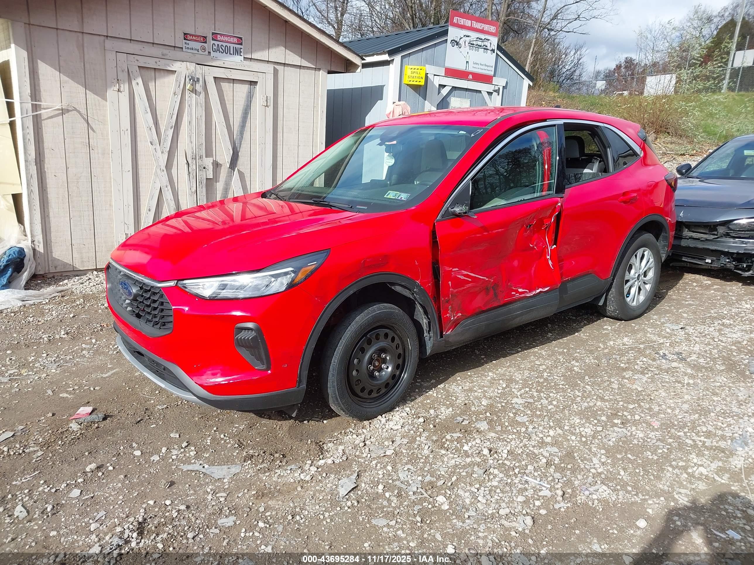 FORD ESCAPE image 2
