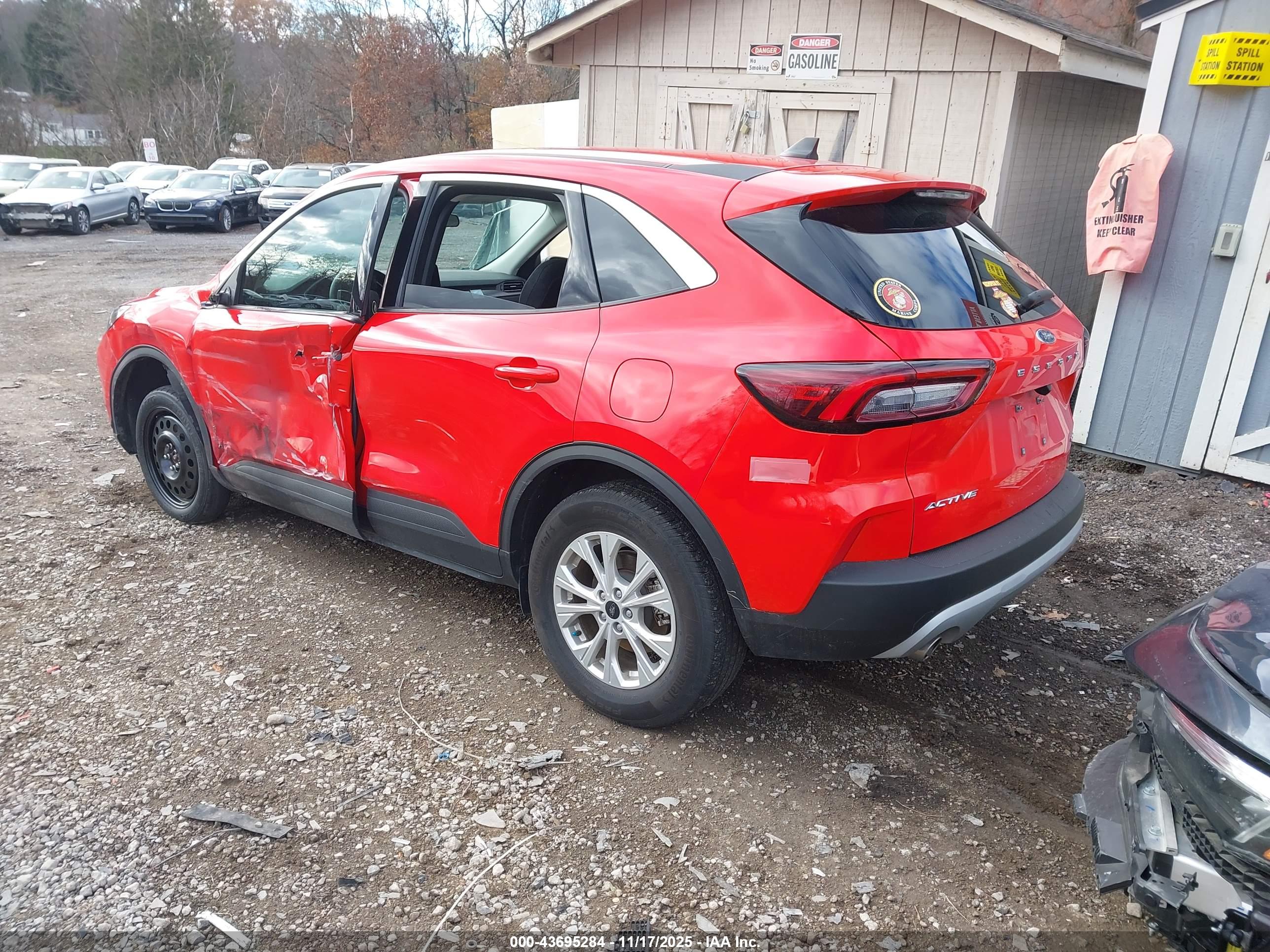 FORD ESCAPE image 3
