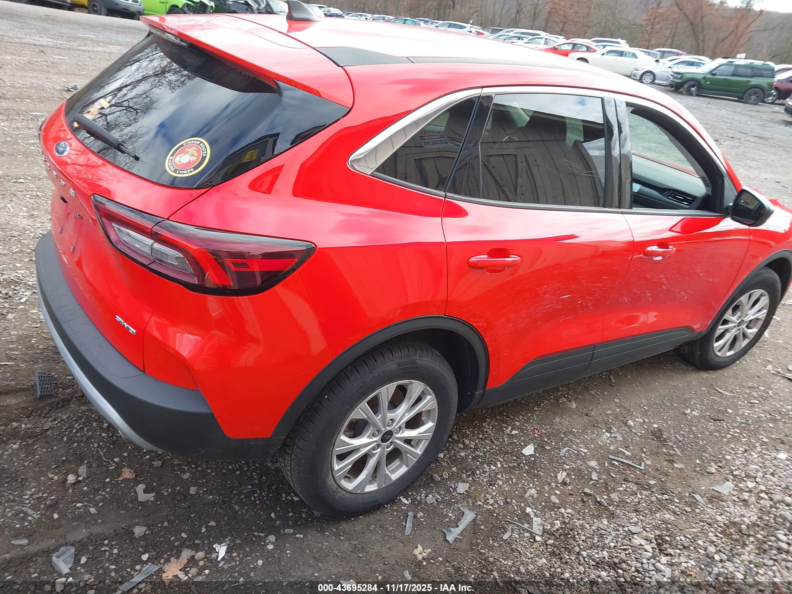 FORD ESCAPE image 4