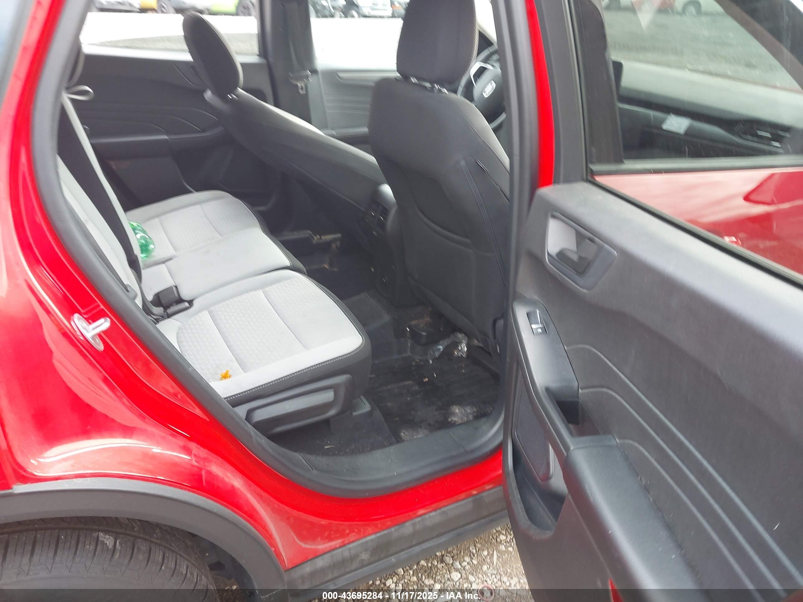 FORD ESCAPE image 8