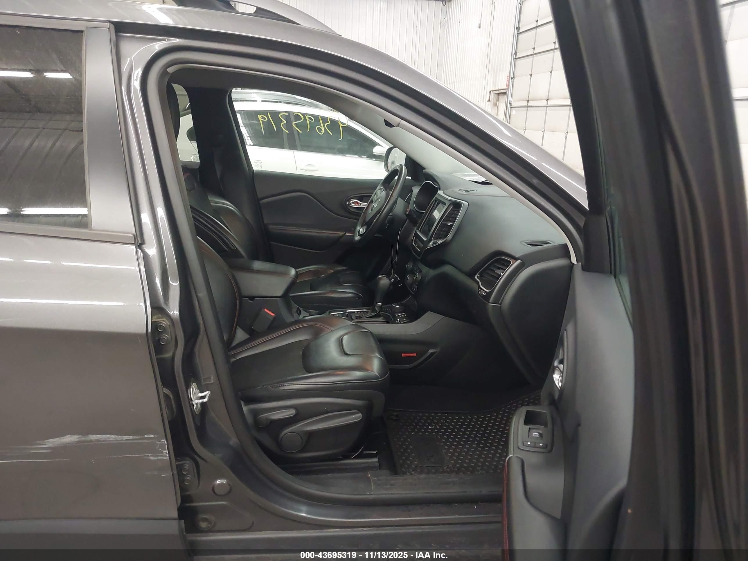 JEEP CHEROKEE image 5