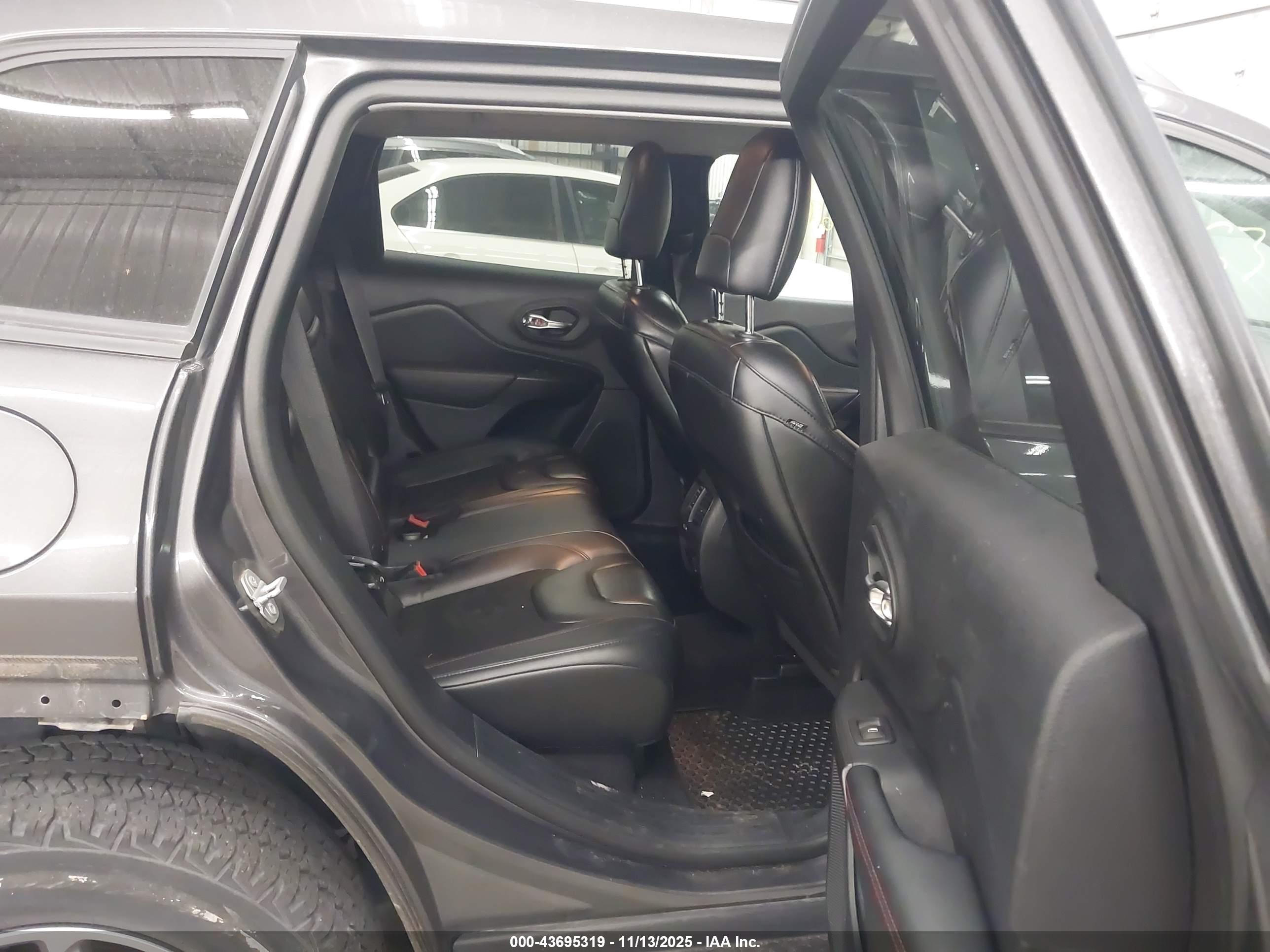 JEEP CHEROKEE image 8