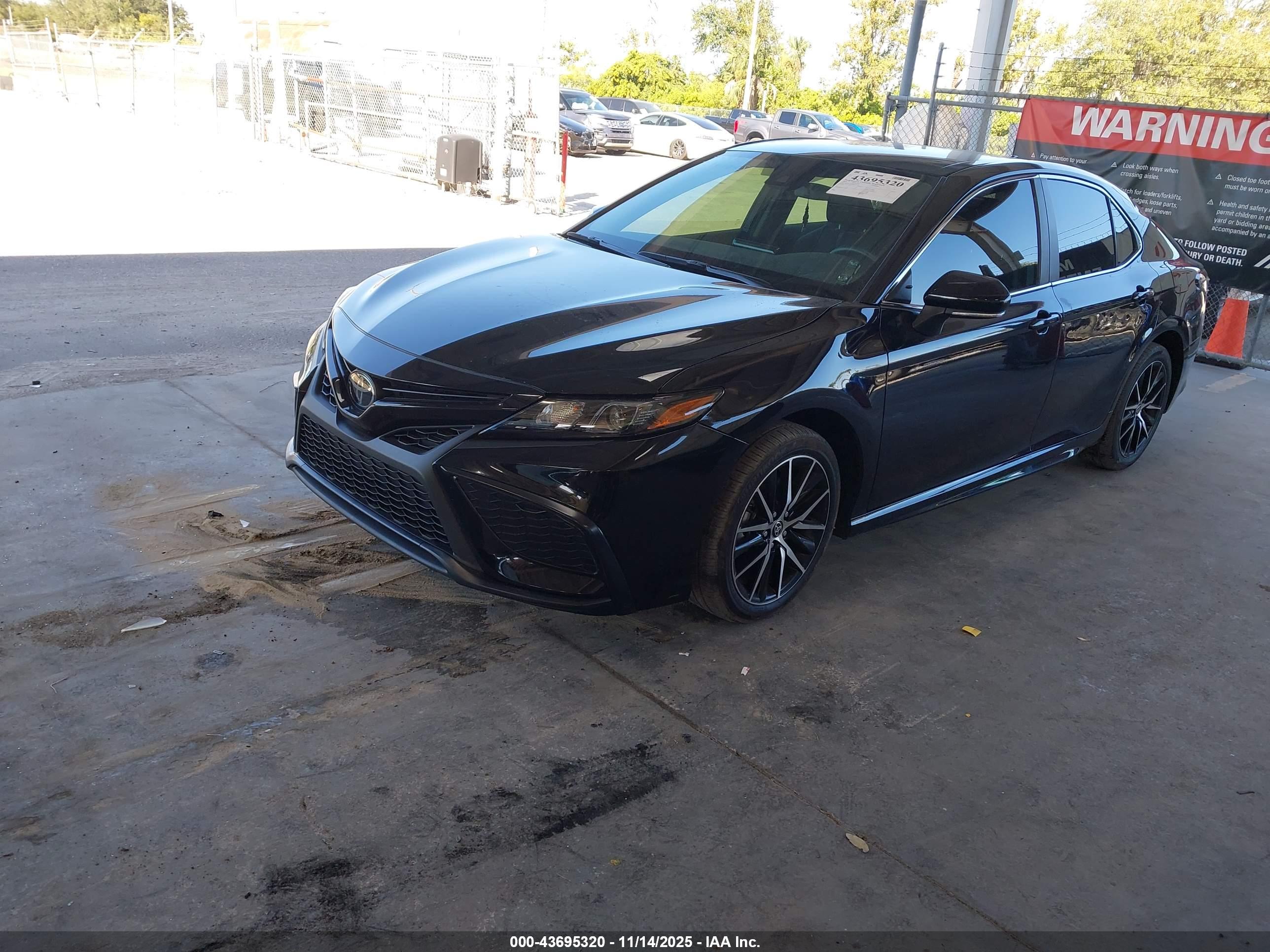 TOYOTA CAMRY image 2