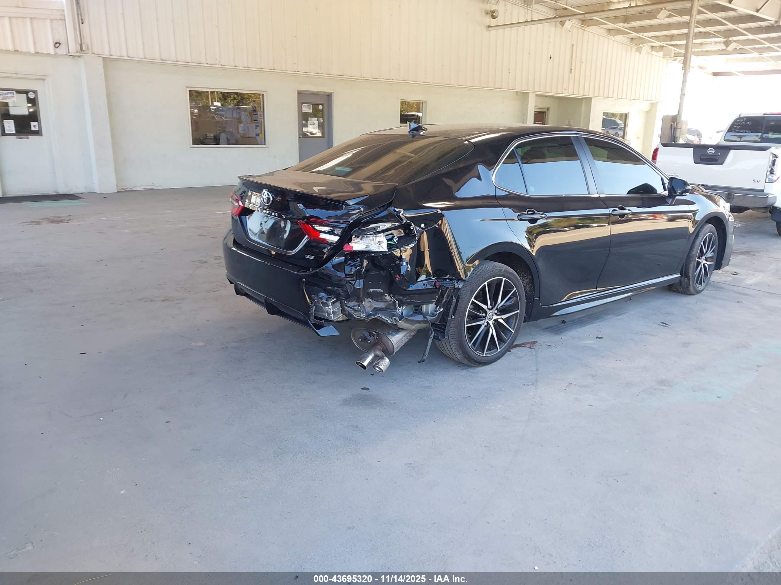 TOYOTA CAMRY image 4