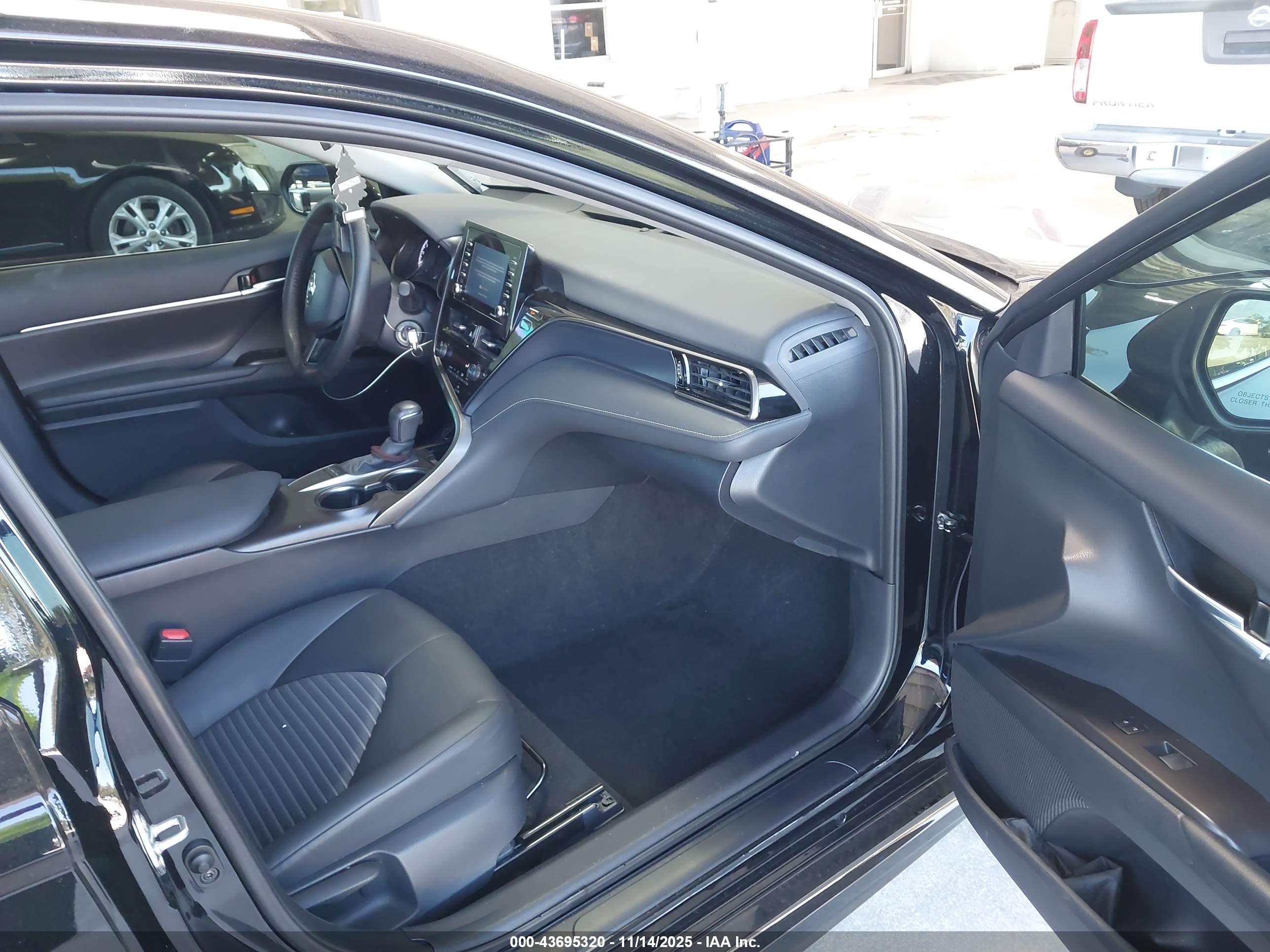 TOYOTA CAMRY image 5