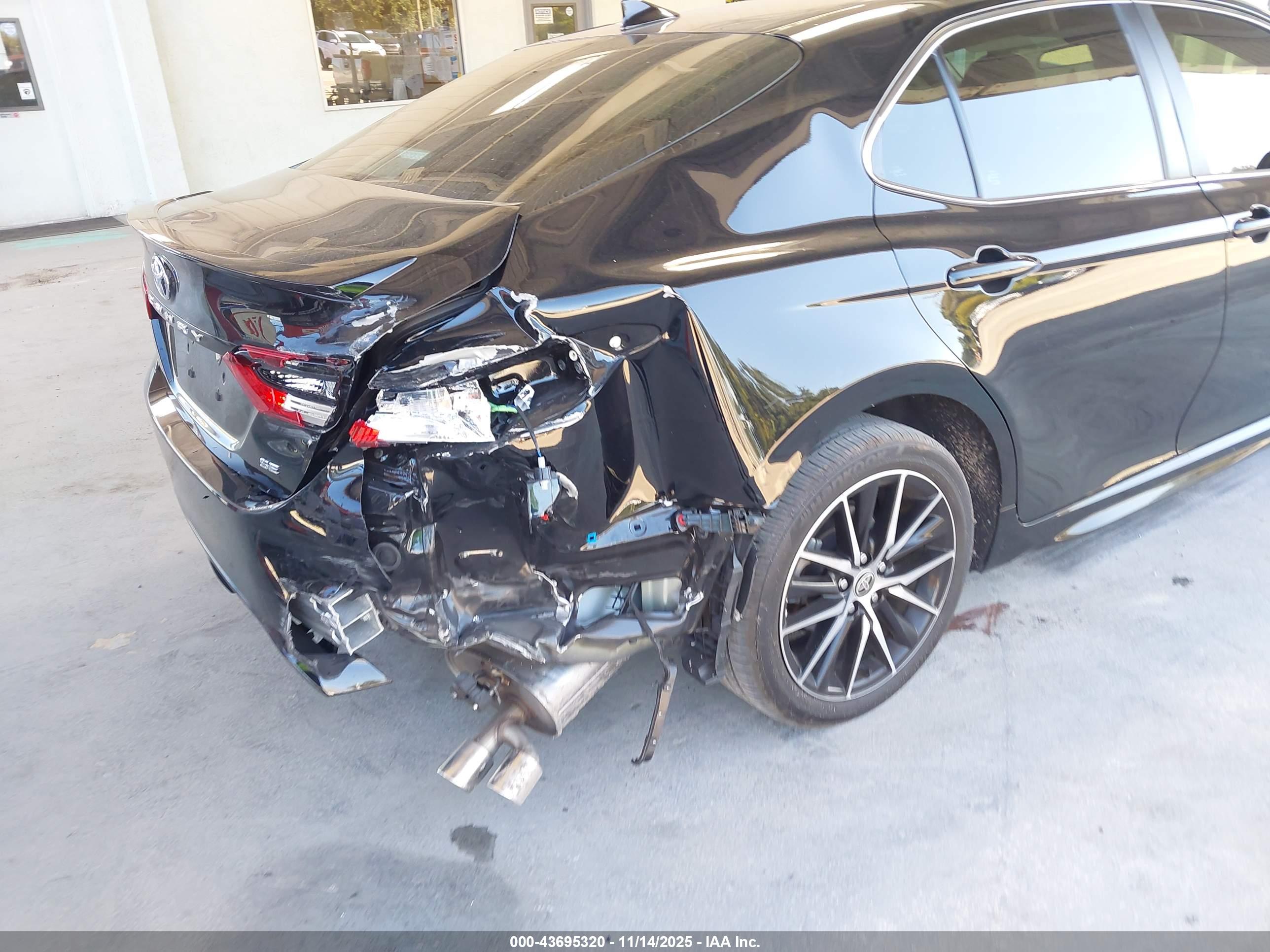 TOYOTA CAMRY image 6