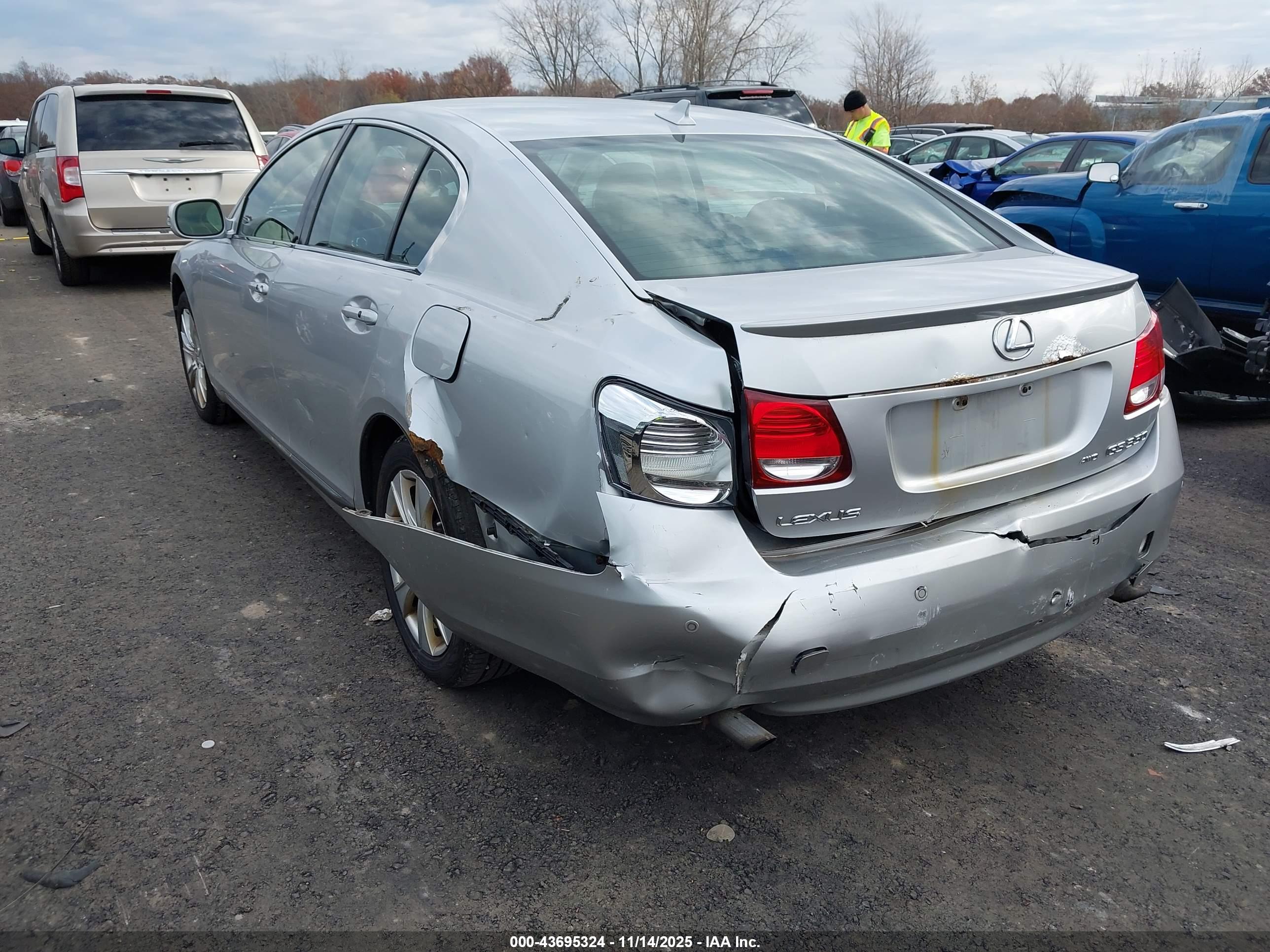 LEXUS GS image 3