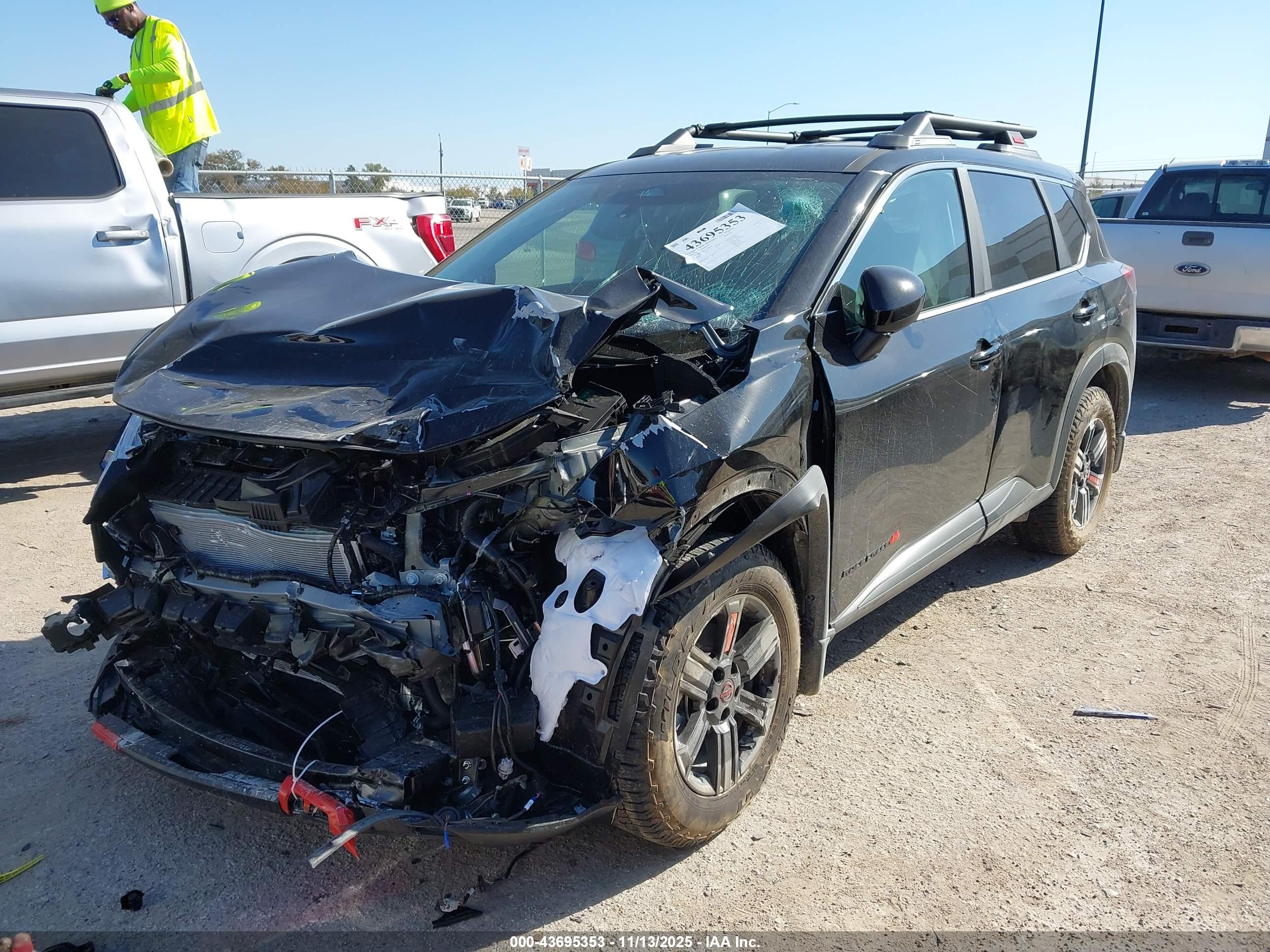 NISSAN ROGUE image 2