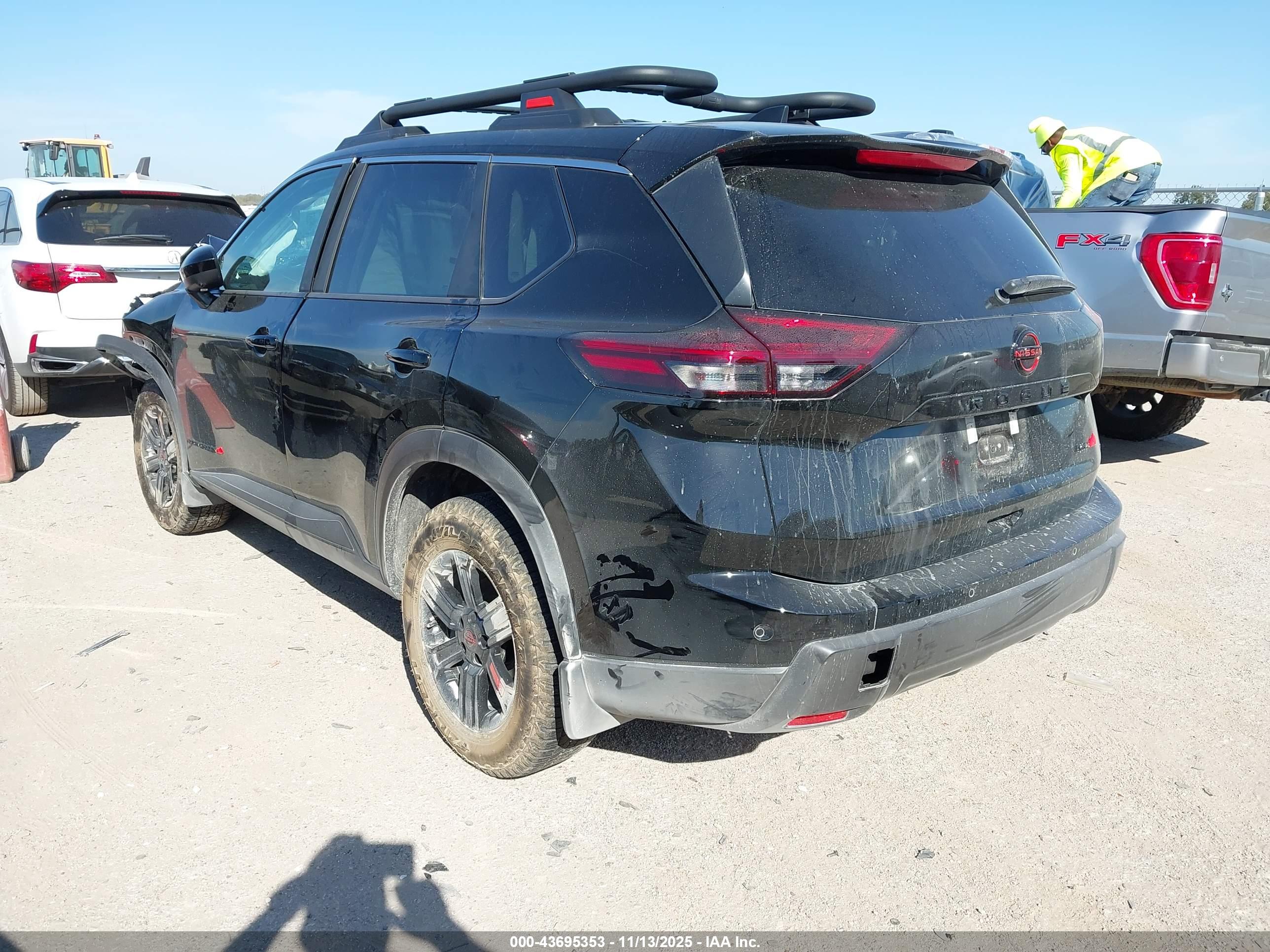NISSAN ROGUE image 3