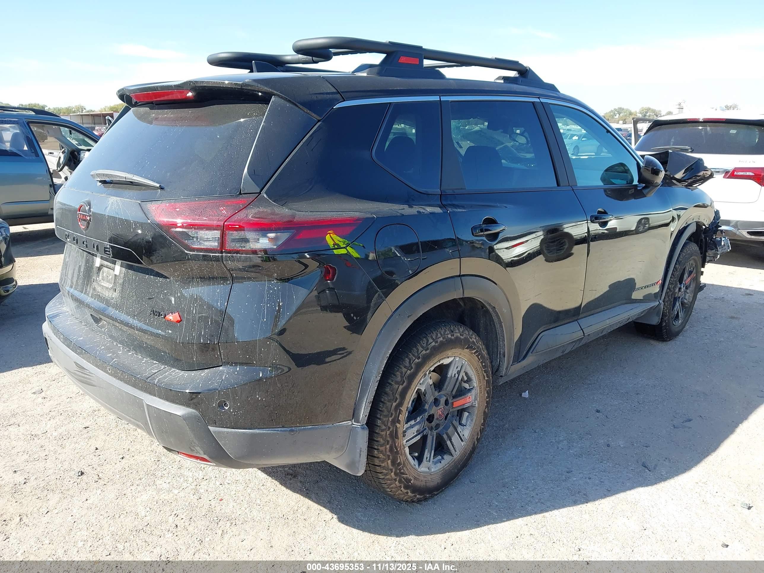 NISSAN ROGUE image 4