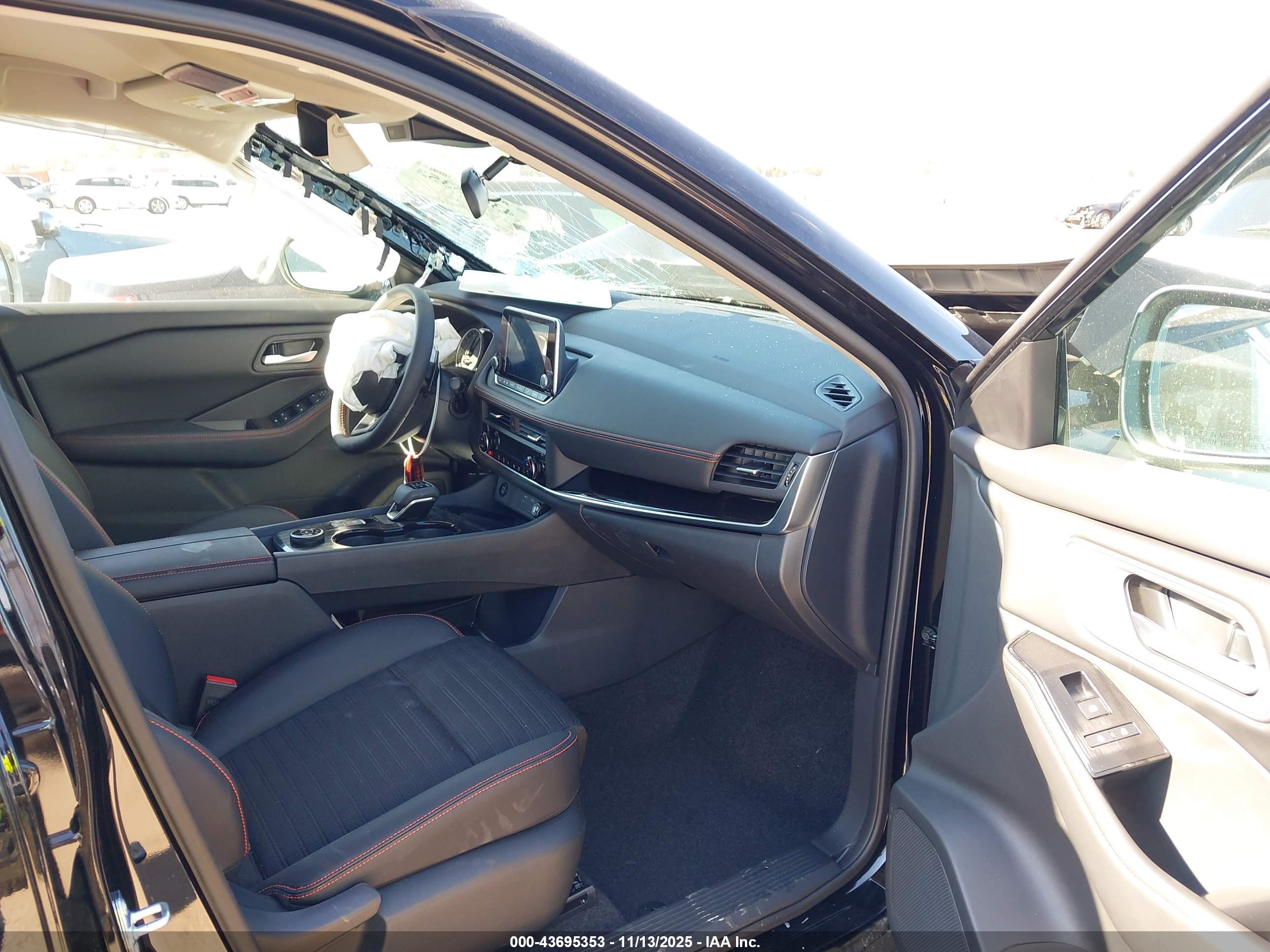 NISSAN ROGUE image 5