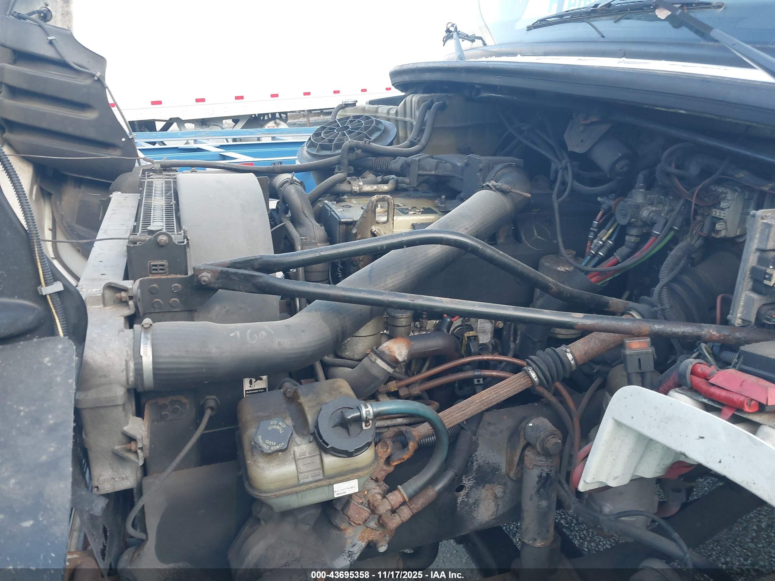 FREIGHTLINER M2 image 10