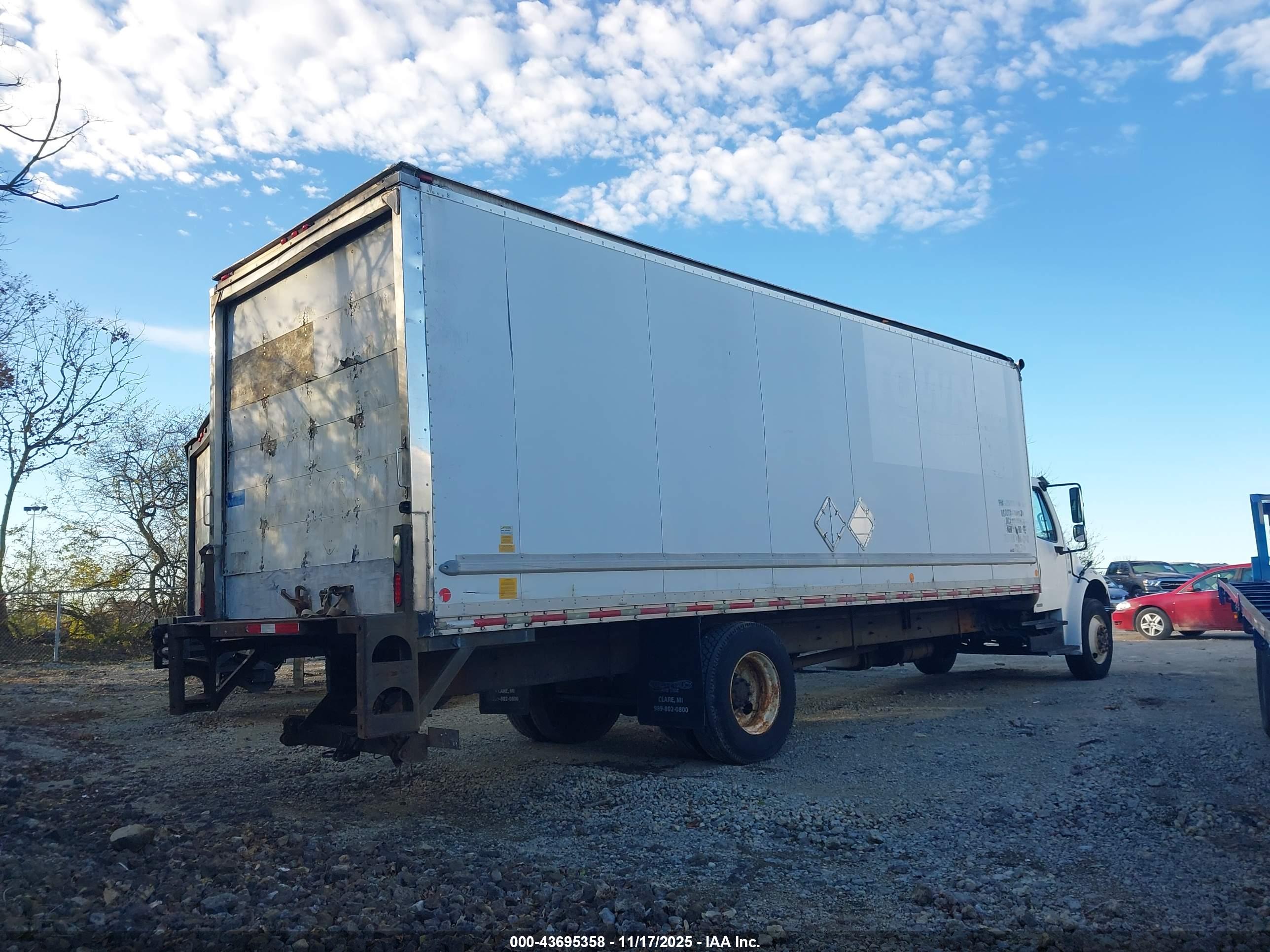 FREIGHTLINER M2 image 4