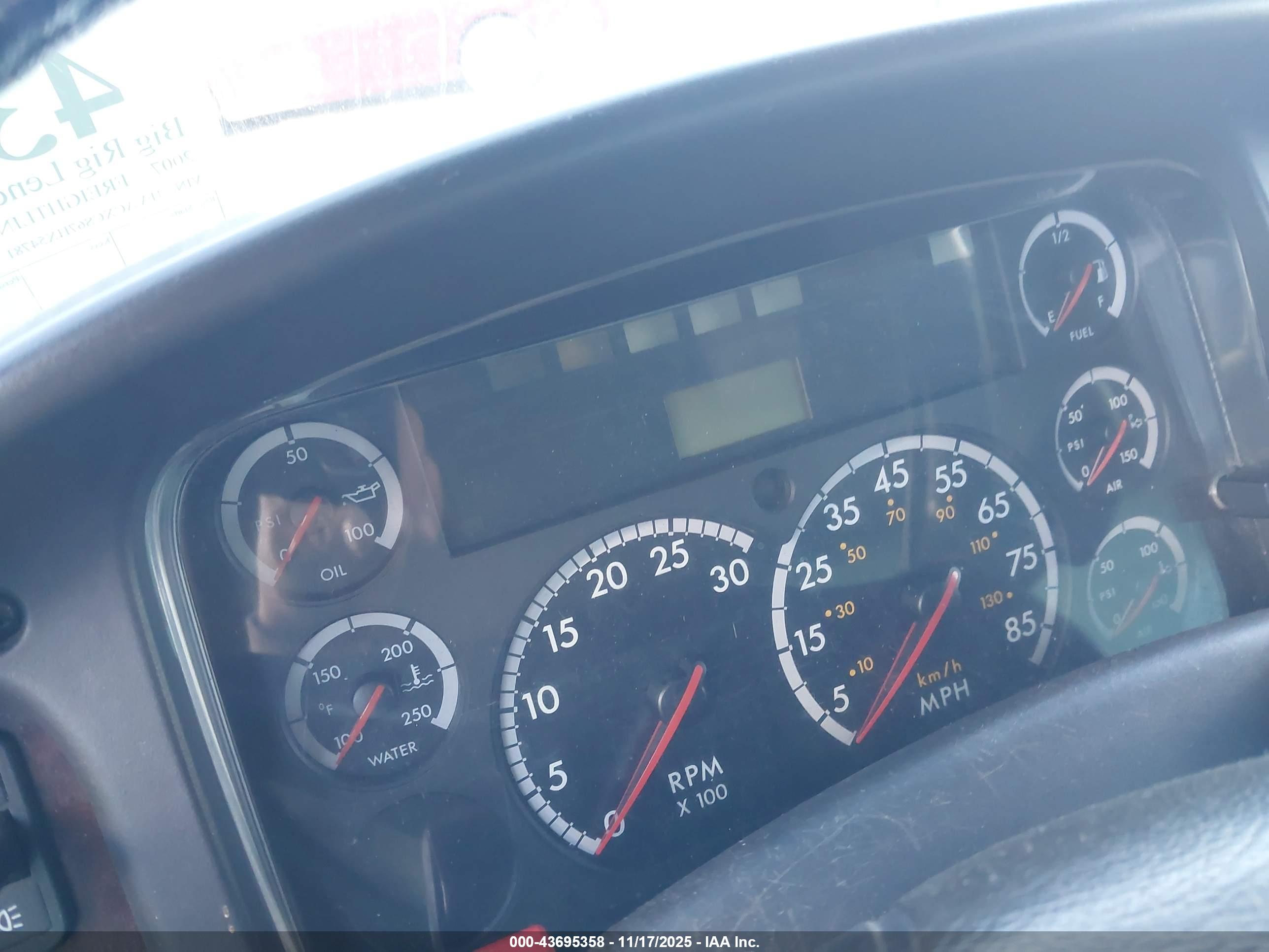 FREIGHTLINER M2 image 6
