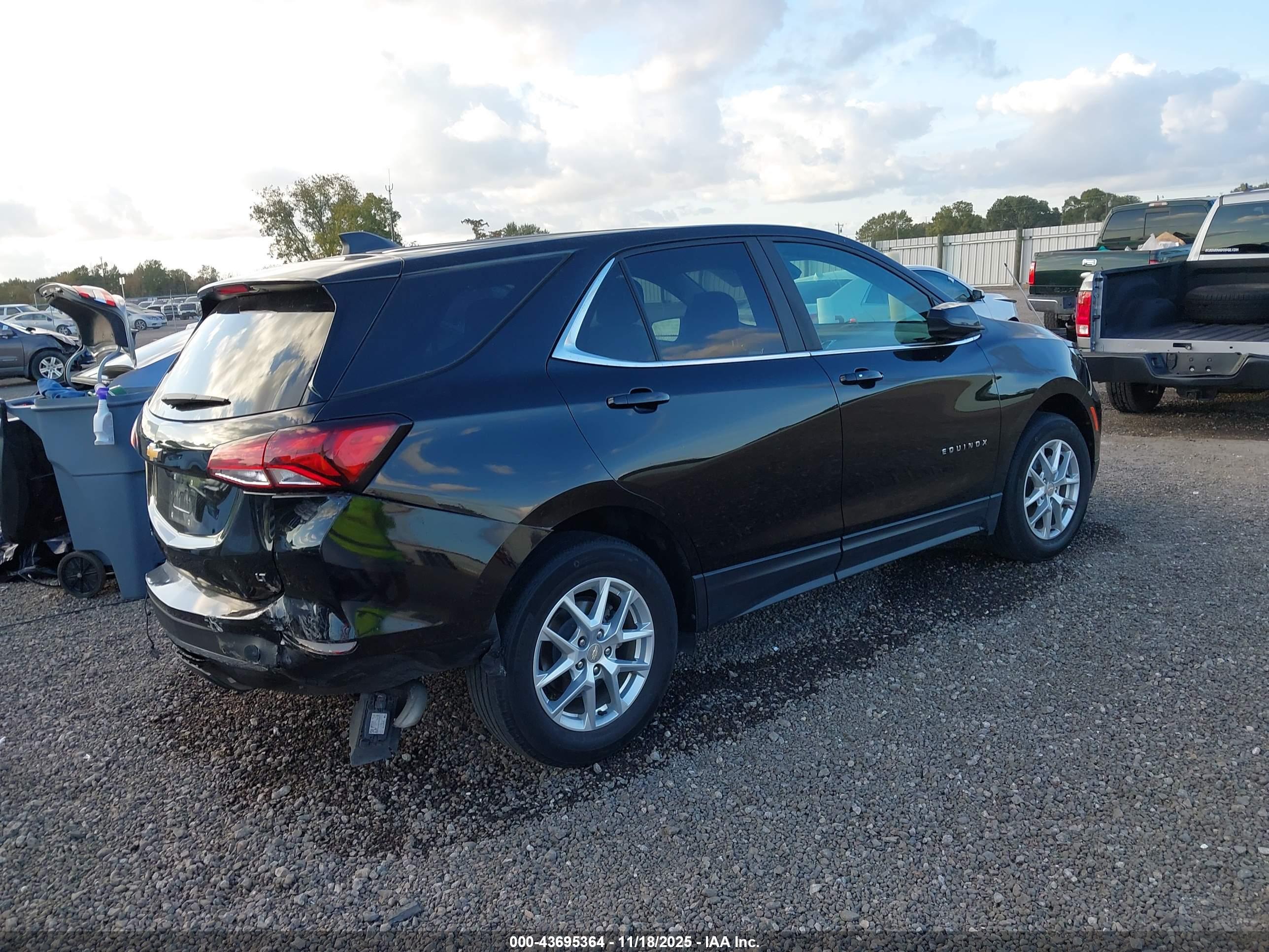 CHEVROLET EQUINOX image 4