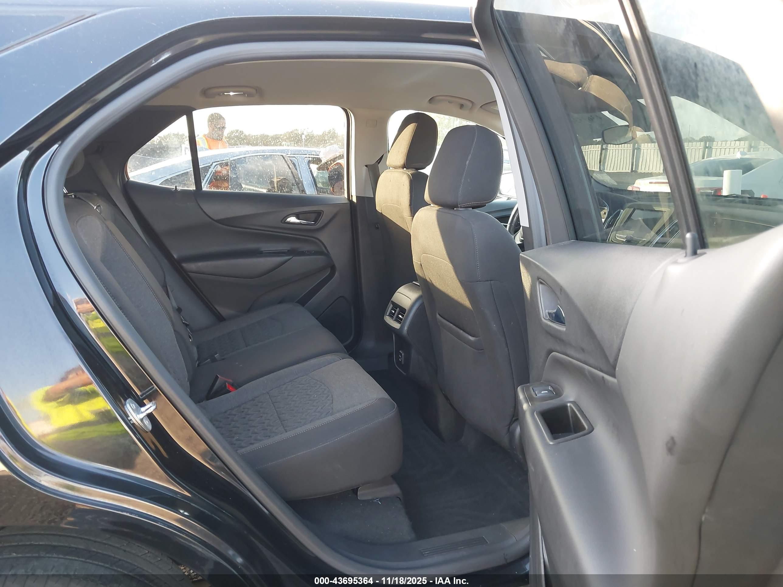 CHEVROLET EQUINOX image 8