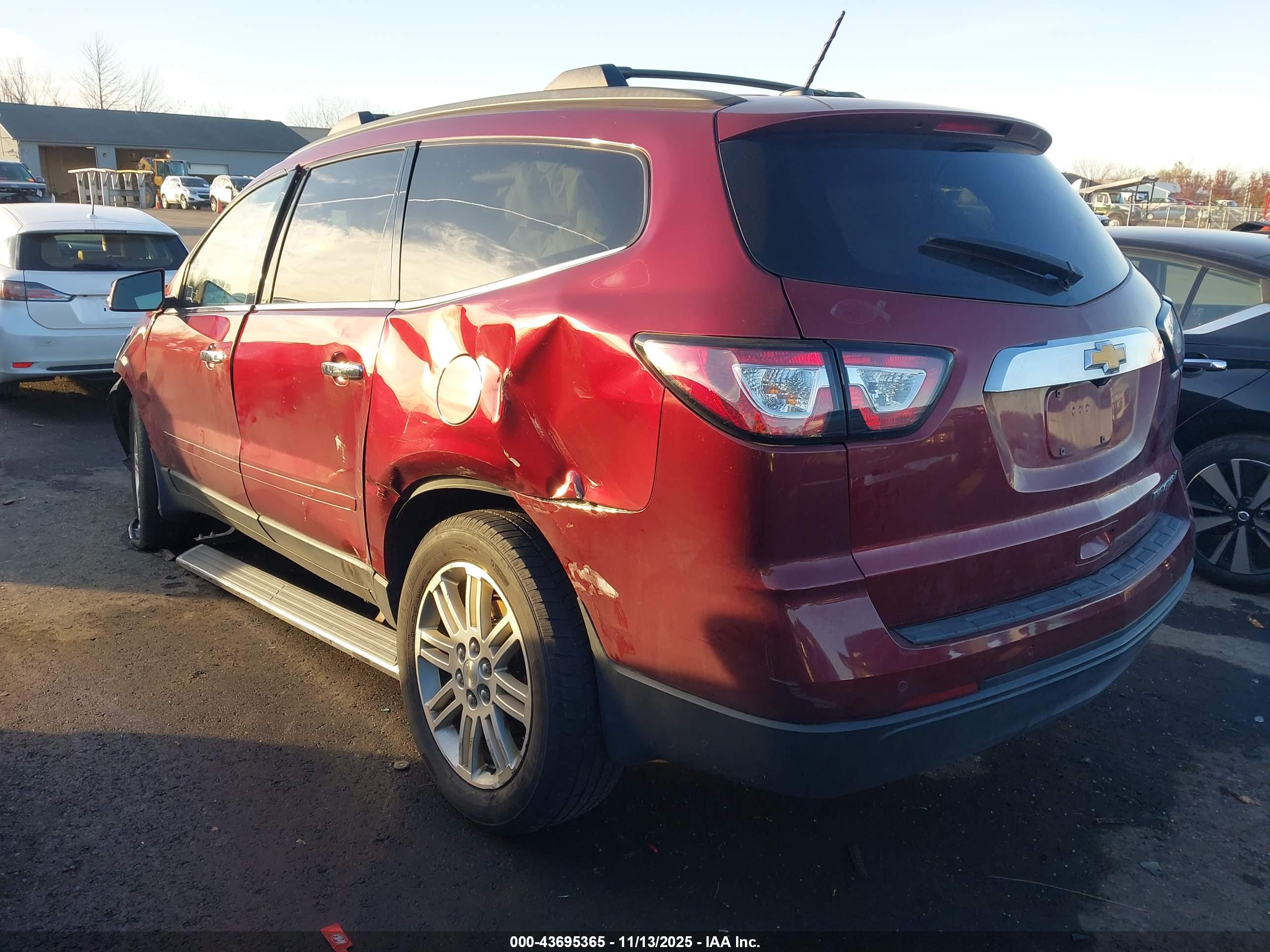 CHEVROLET TRAVERSE image 3